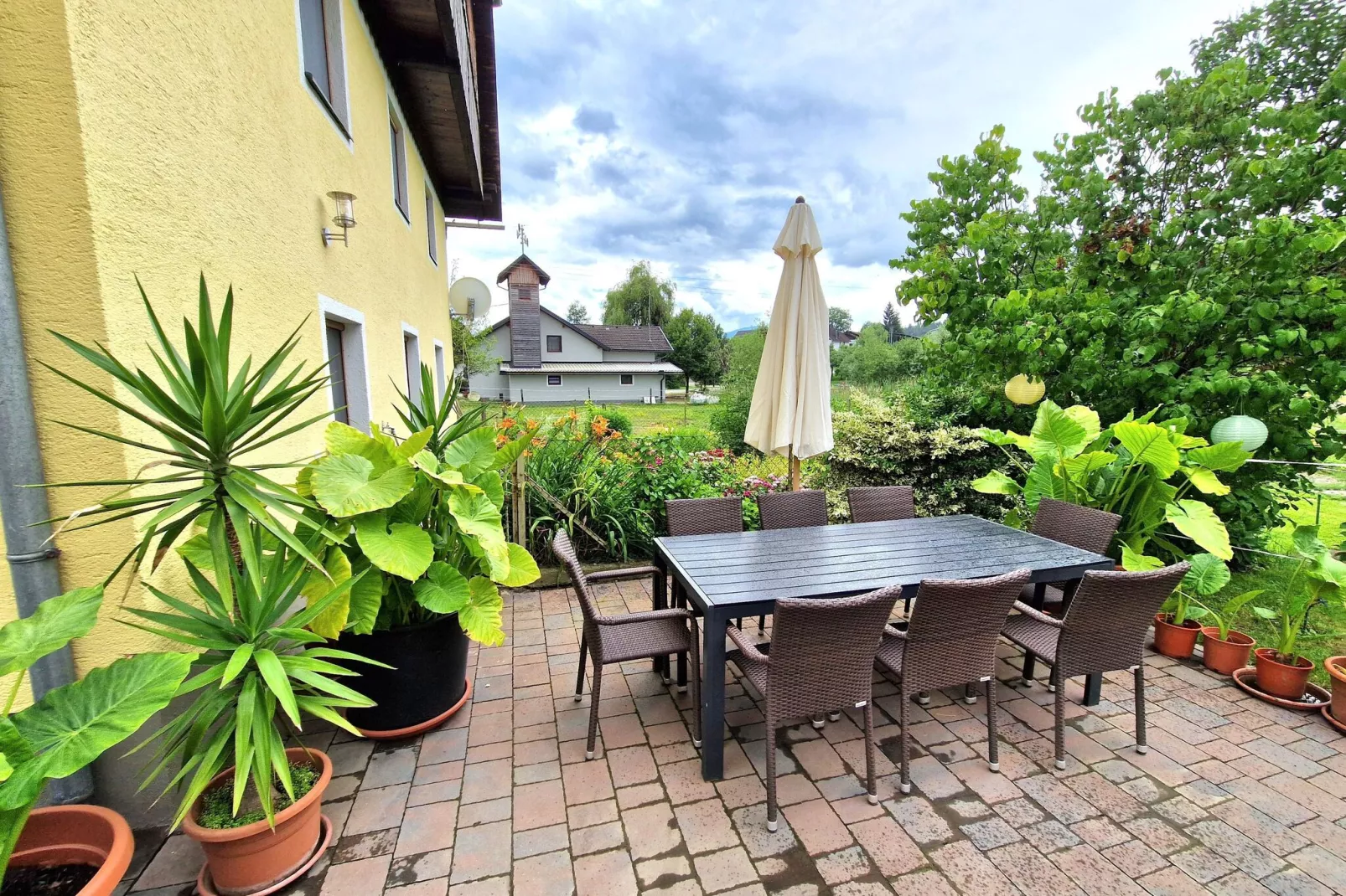 Bettinas Ferienwohnung OG-Jardin d'été