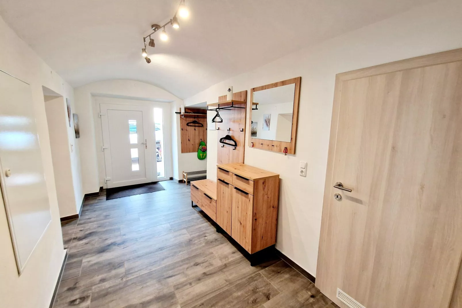 Bettinas Ferienwohnung UG-Flur