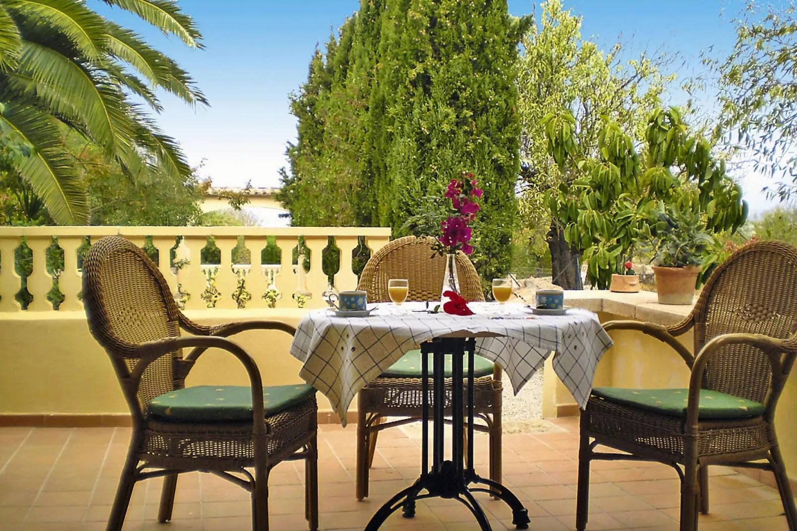 Estudio-(+/-) Estudio-Terrace balcony