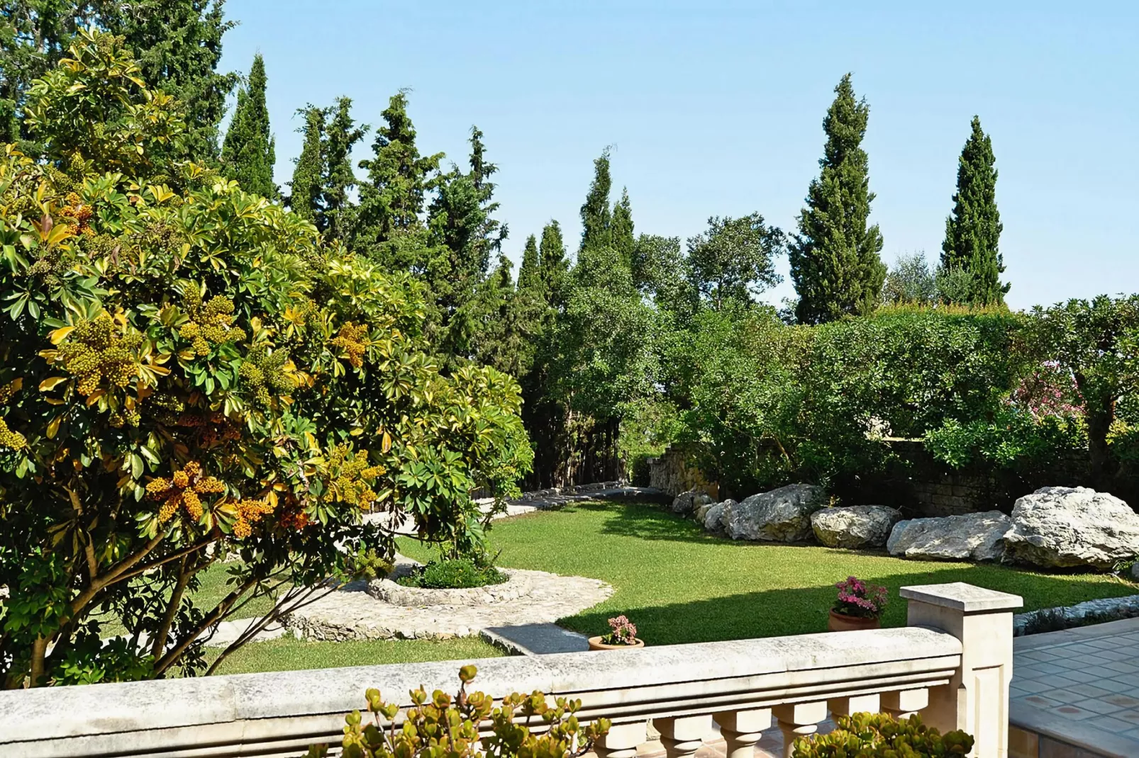 Estudio-(+/-) Estudio-View summer