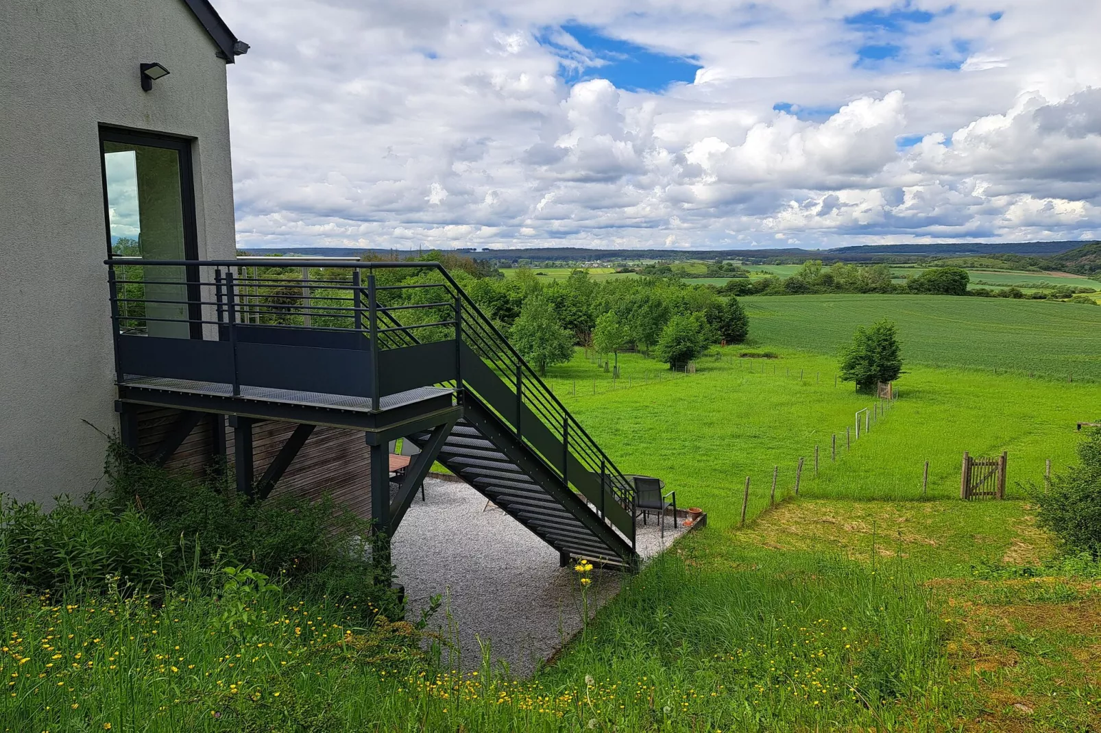 Alatienne-Exterior summer