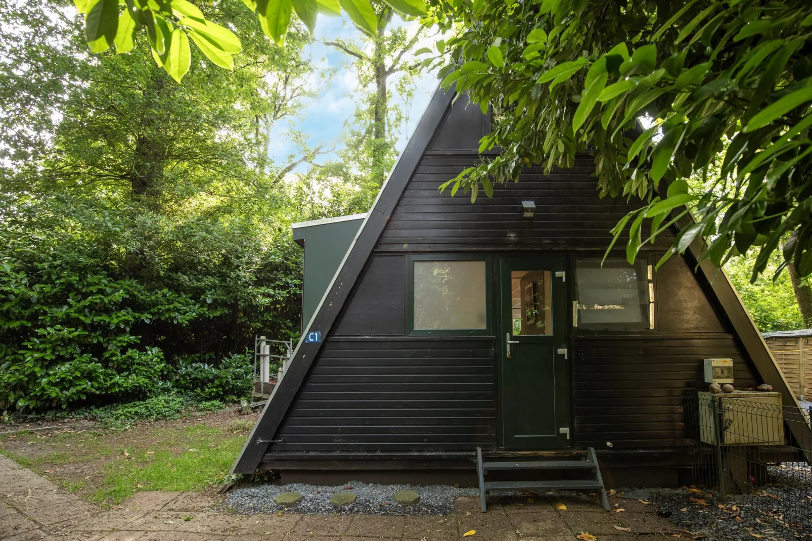 Soor & Long-Exterior summer