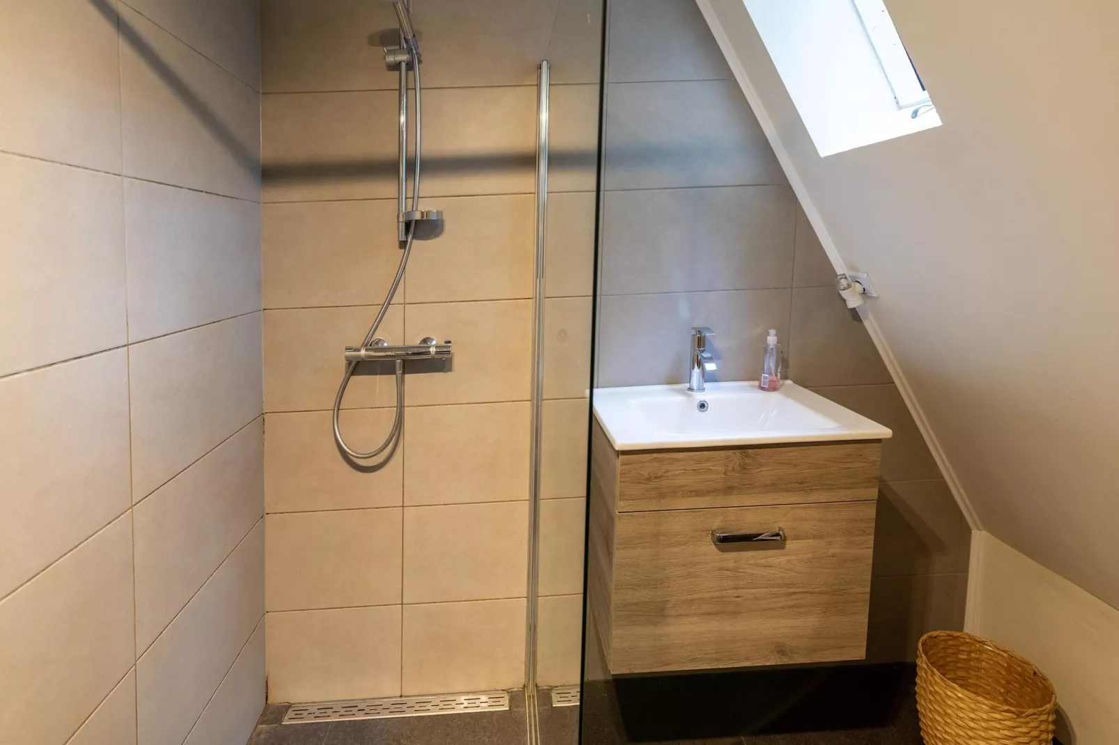 Soor & Long-Bathroom