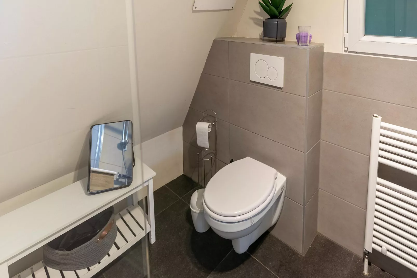 Soor & Long-Bathroom