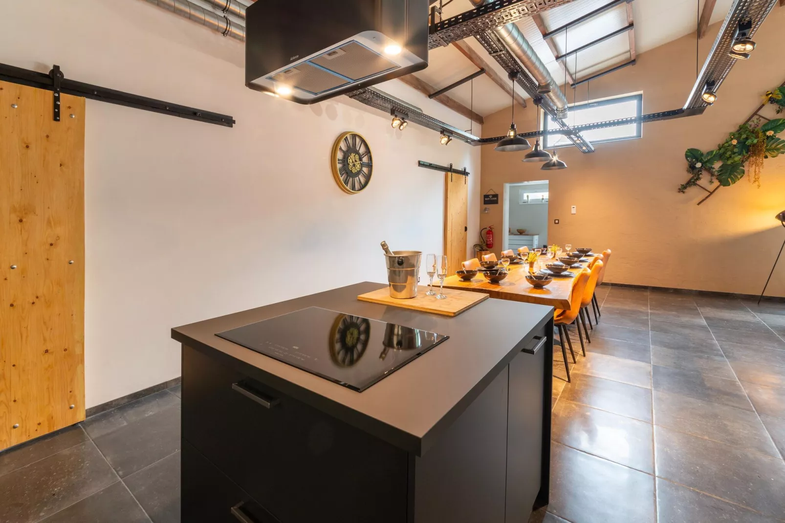Gite à la ferme avec Piscine intérrieur  sauna et bains à remous-Cuisine