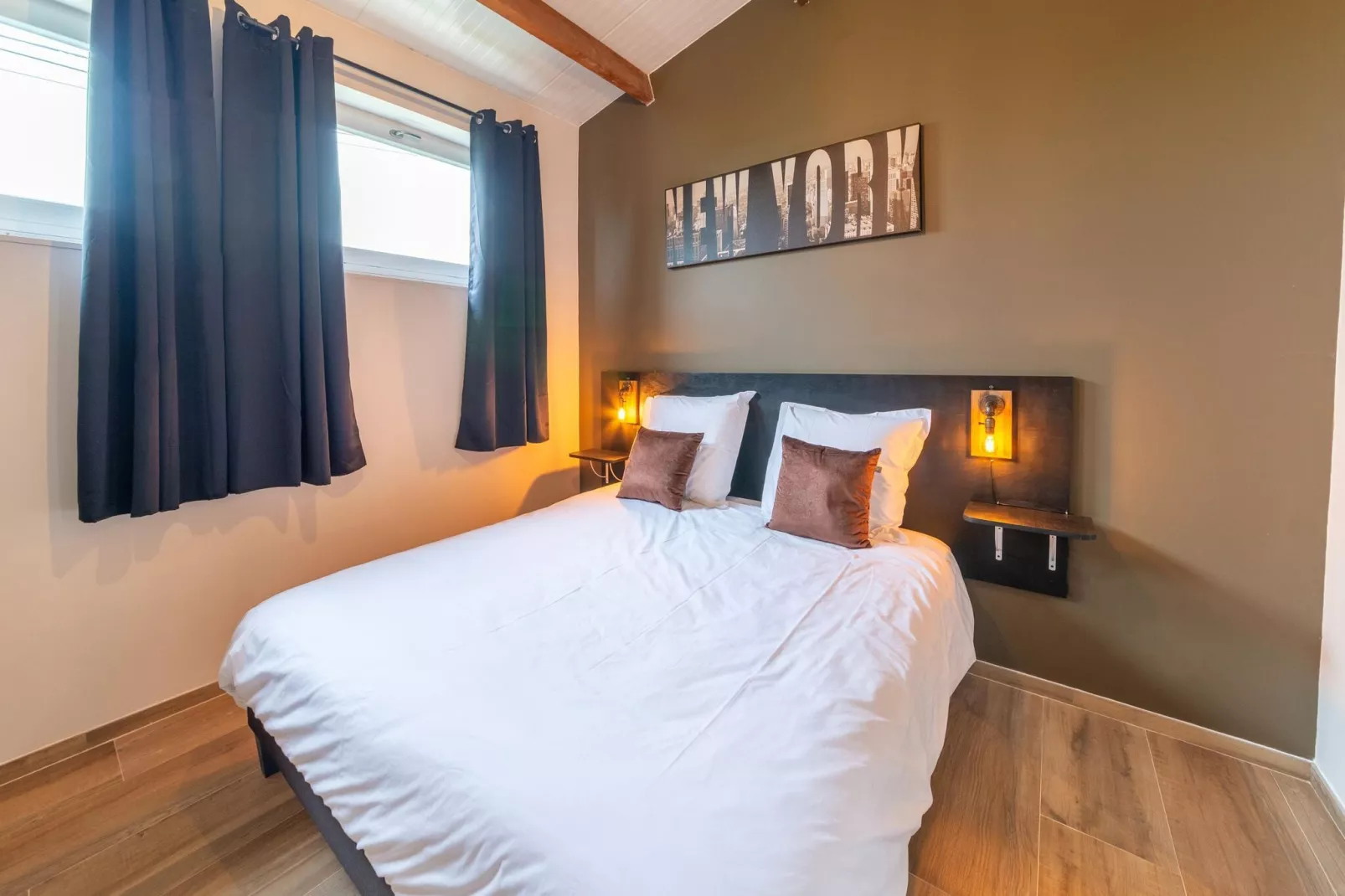 Gite à la ferme avec Piscine intérrieur  sauna et bains à remous-Chambre