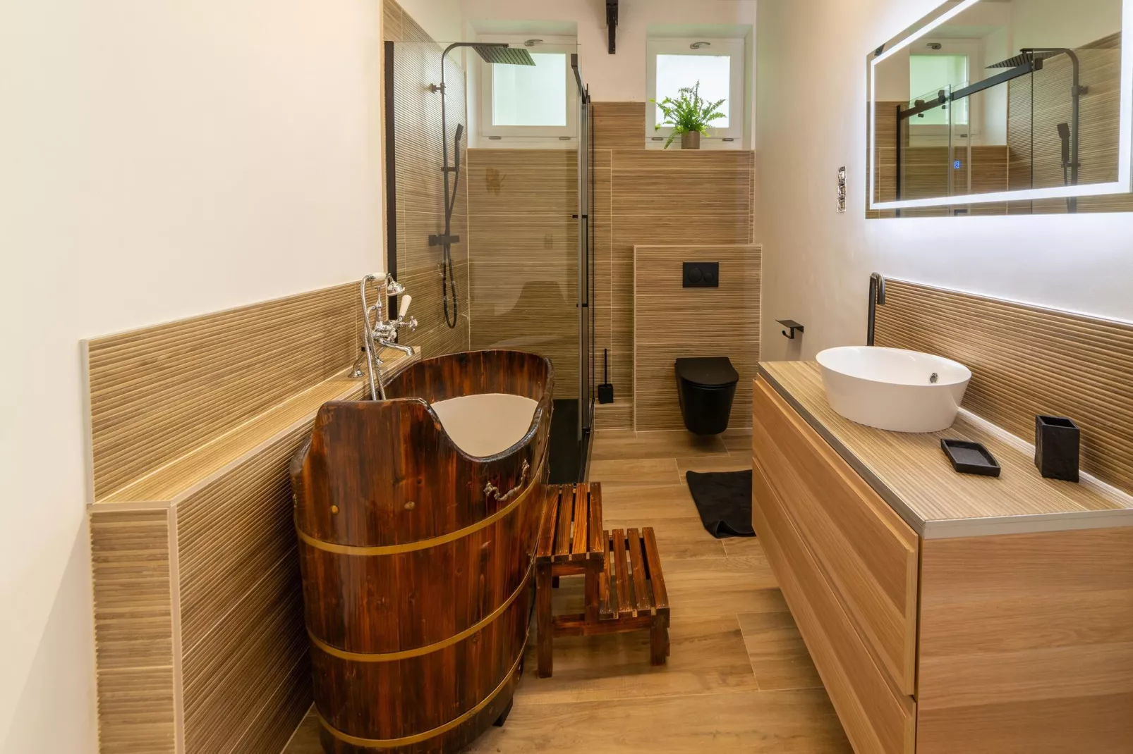 Gite à la ferme avec Piscine intérrieur  sauna et bains à remous-Salle de bain