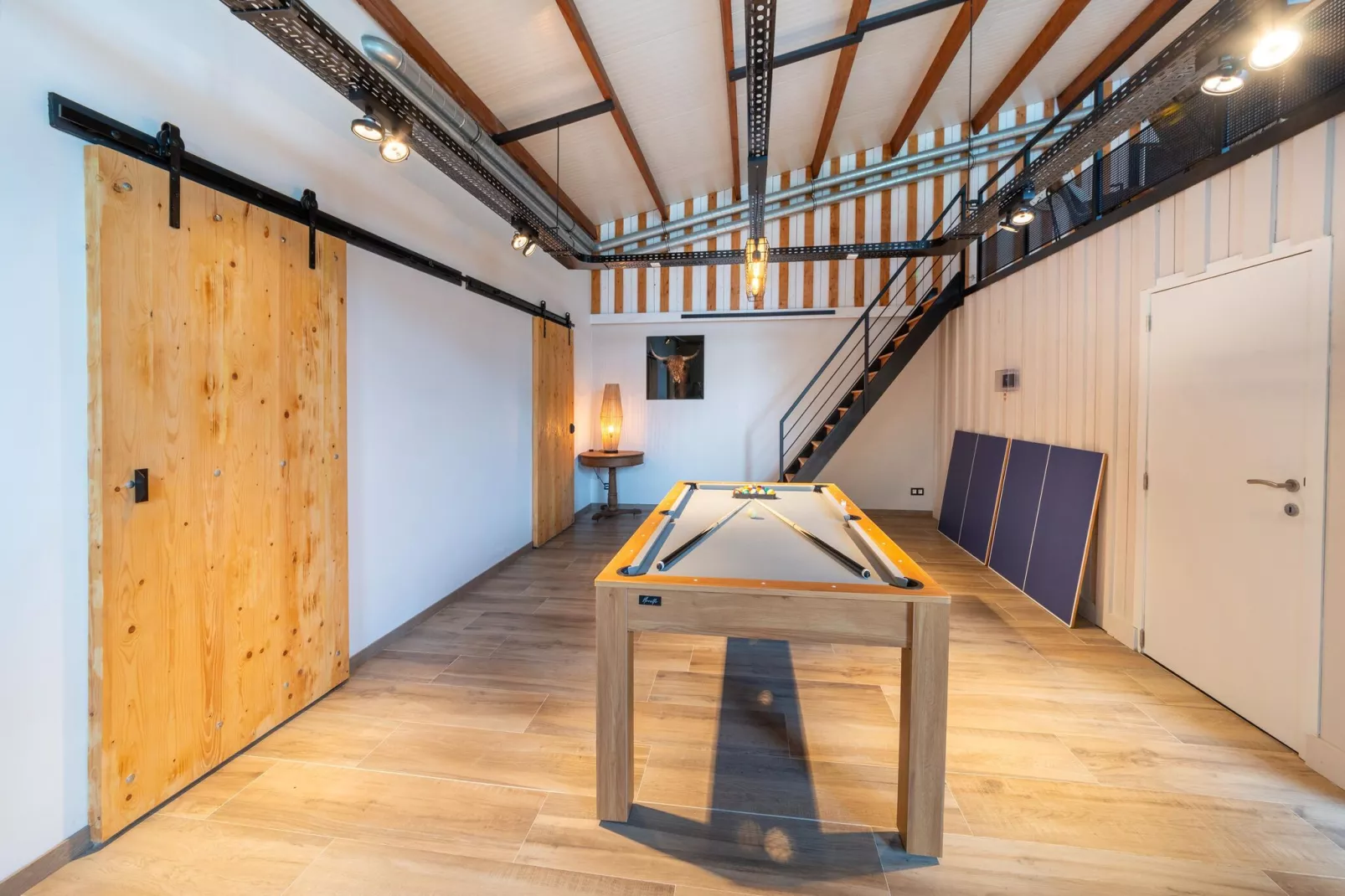 Gite à la ferme avec Piscine intérrieur  sauna et bains à remous-Salle de loisirs