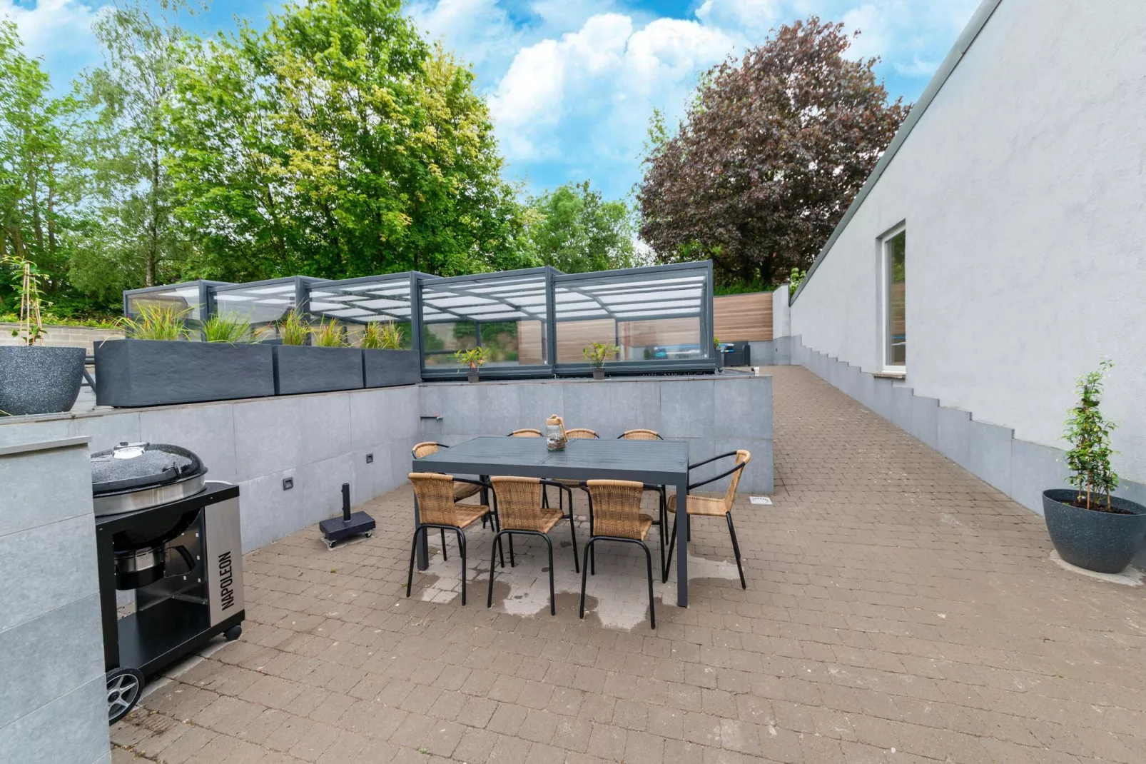 Gite à la ferme avec Piscine intérrieur  sauna et bains à remous-Balcon-terrasse