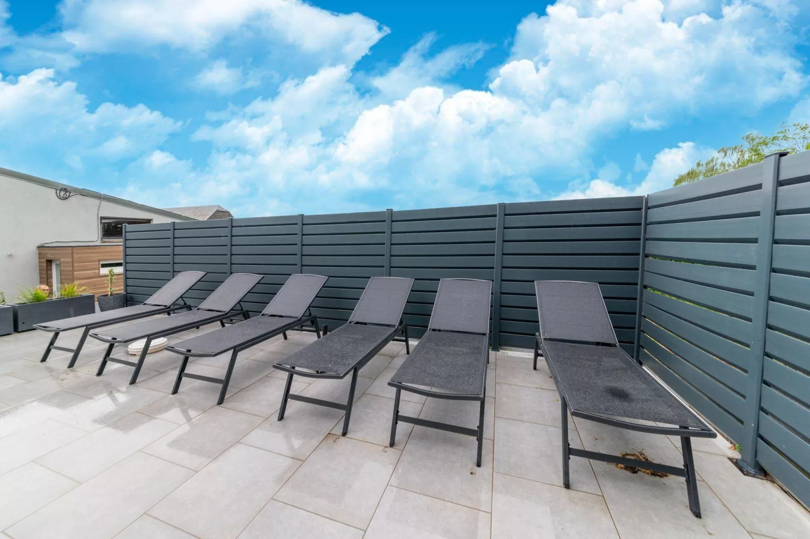 Gite à la ferme avec Piscine intérrieur  sauna et bains à remous-Balcon-terrasse