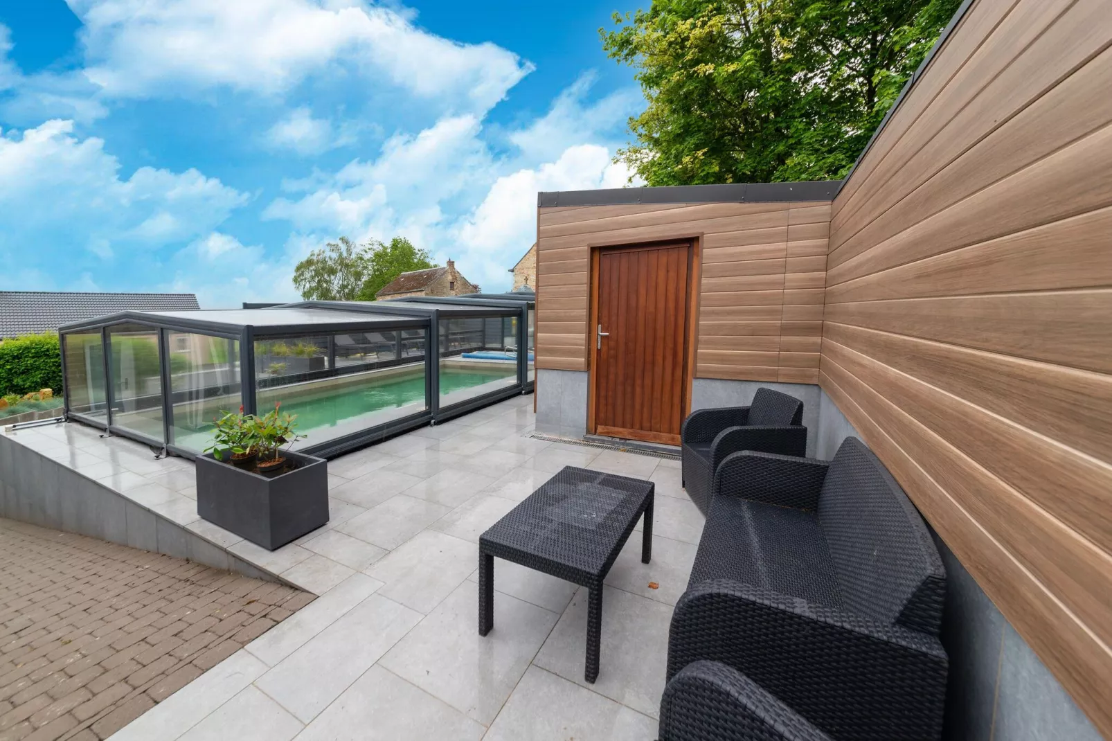 Gite à la ferme avec Piscine intérrieur  sauna et bains à remous-Balcon-terrasse