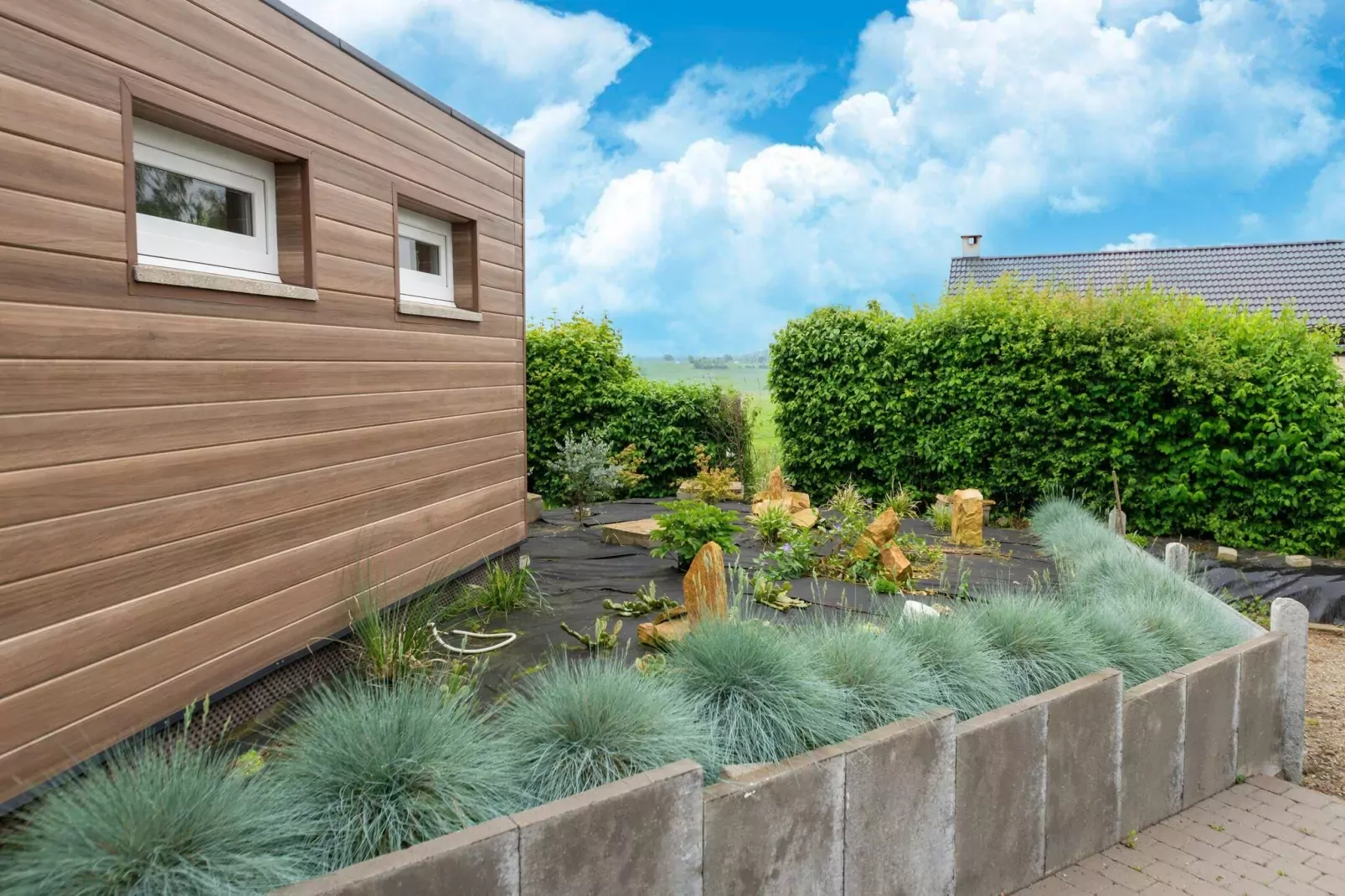 Gite à la ferme avec Piscine intérrieur  sauna et bains à remous-Jardin d'été