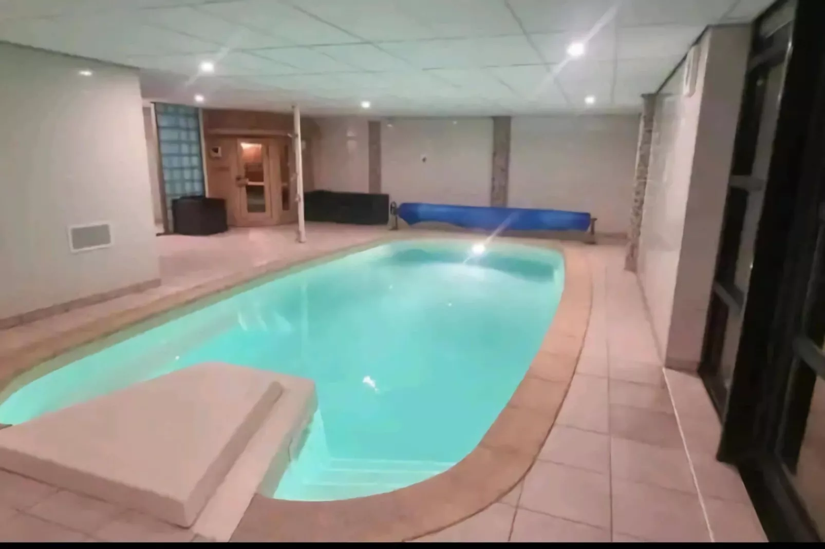 Opaal-Schwimmbad