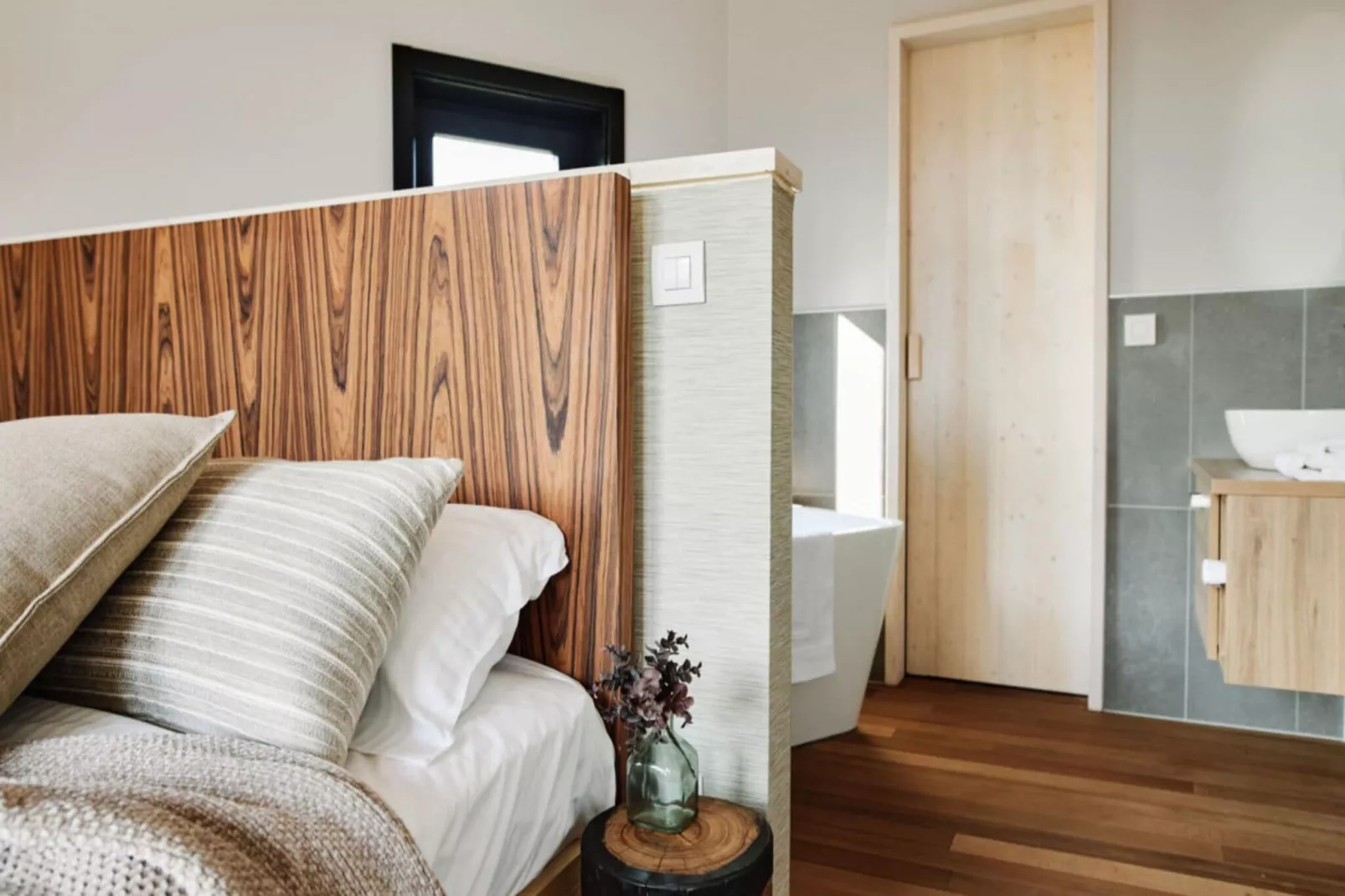 The Easy Accessible Leaf by YourNature-Bedroom
