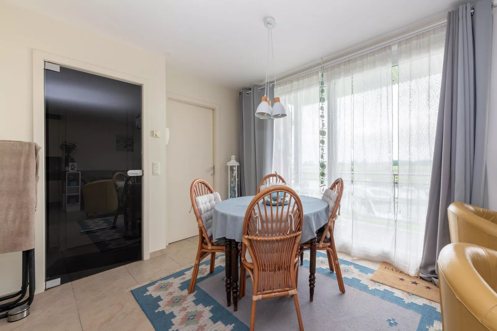 NWD40C0102-Dining room