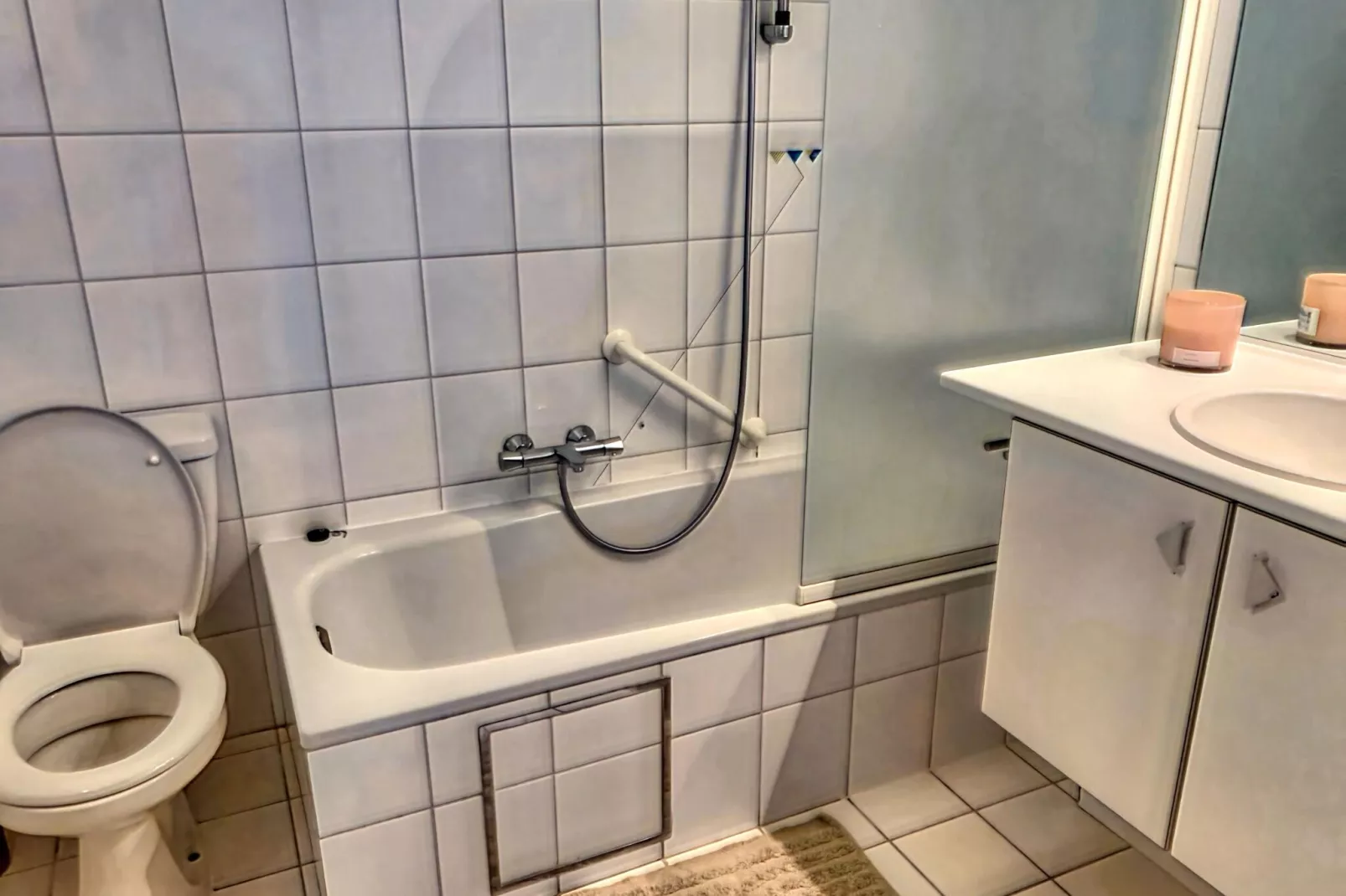 SCORPIO BI /1099-Bathroom