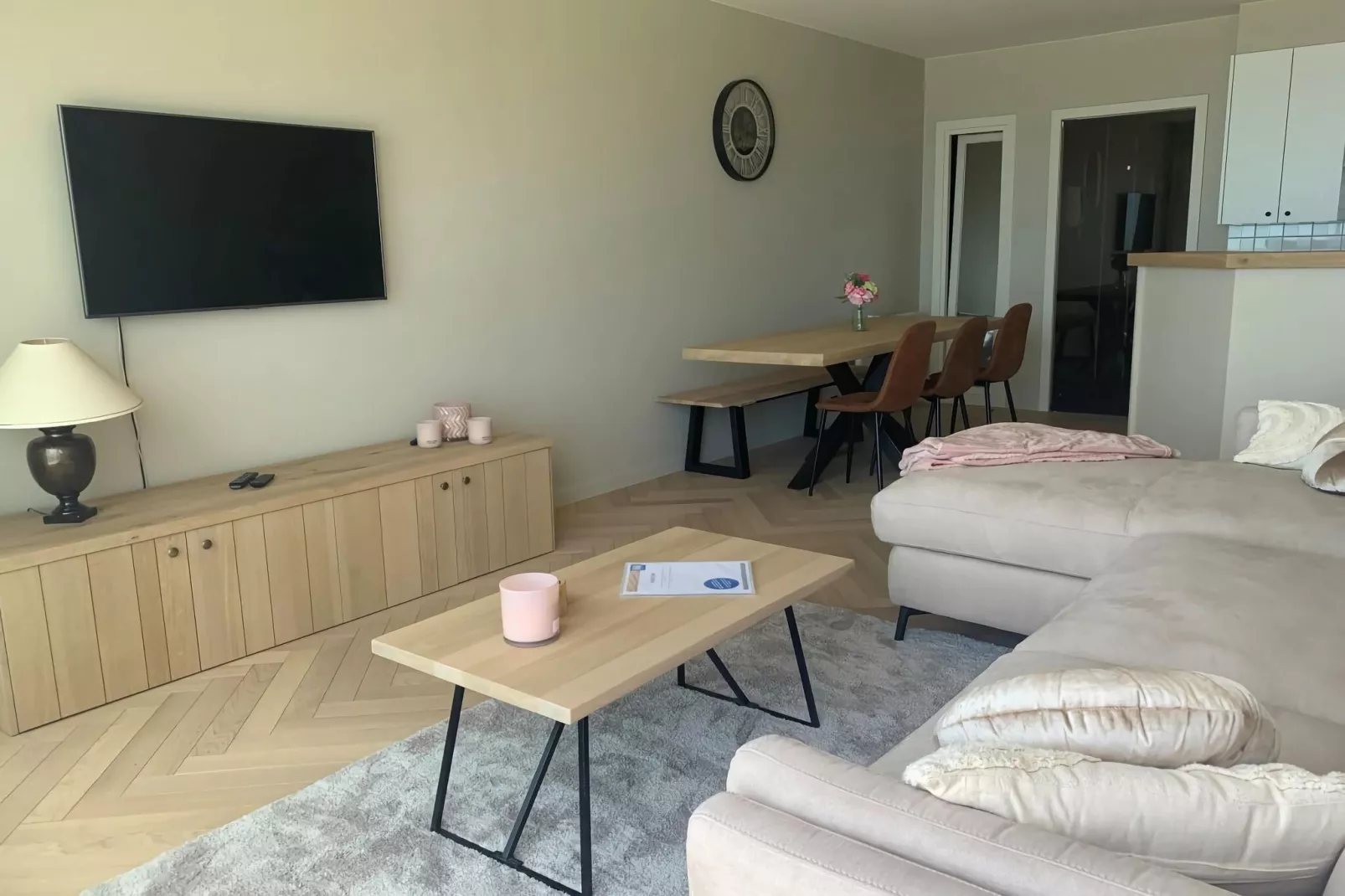SCORPIO BI /1099-Living room