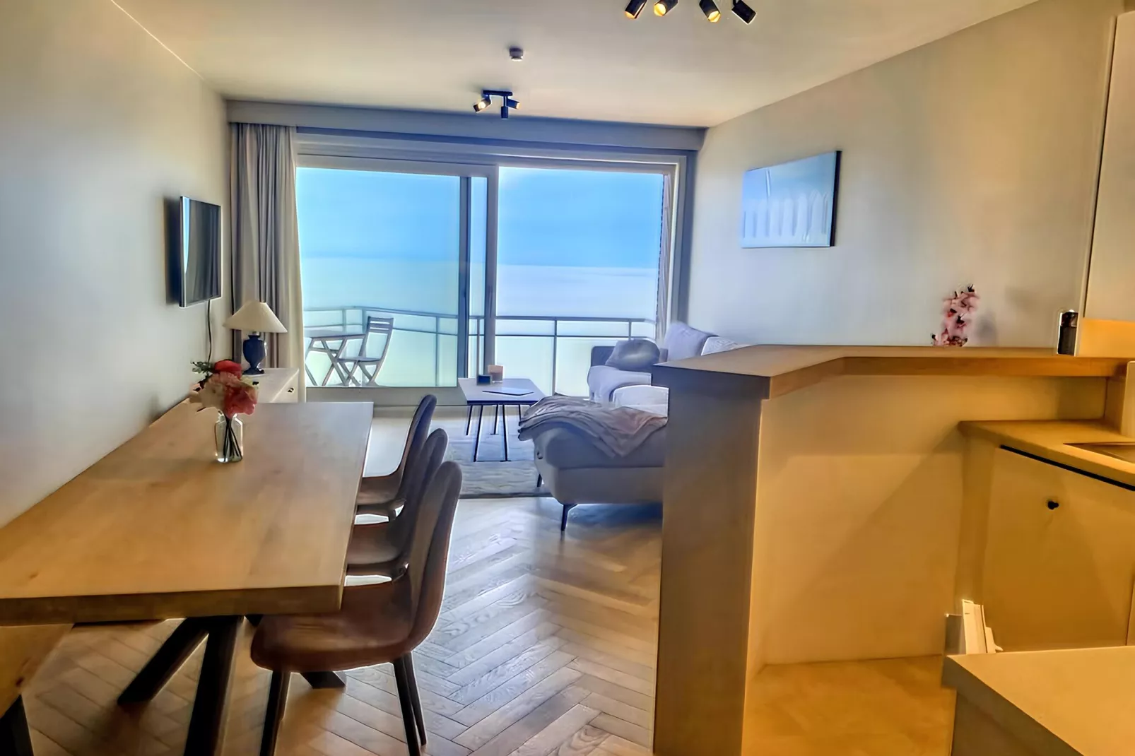 SCORPIO BI /1099-Dining room
