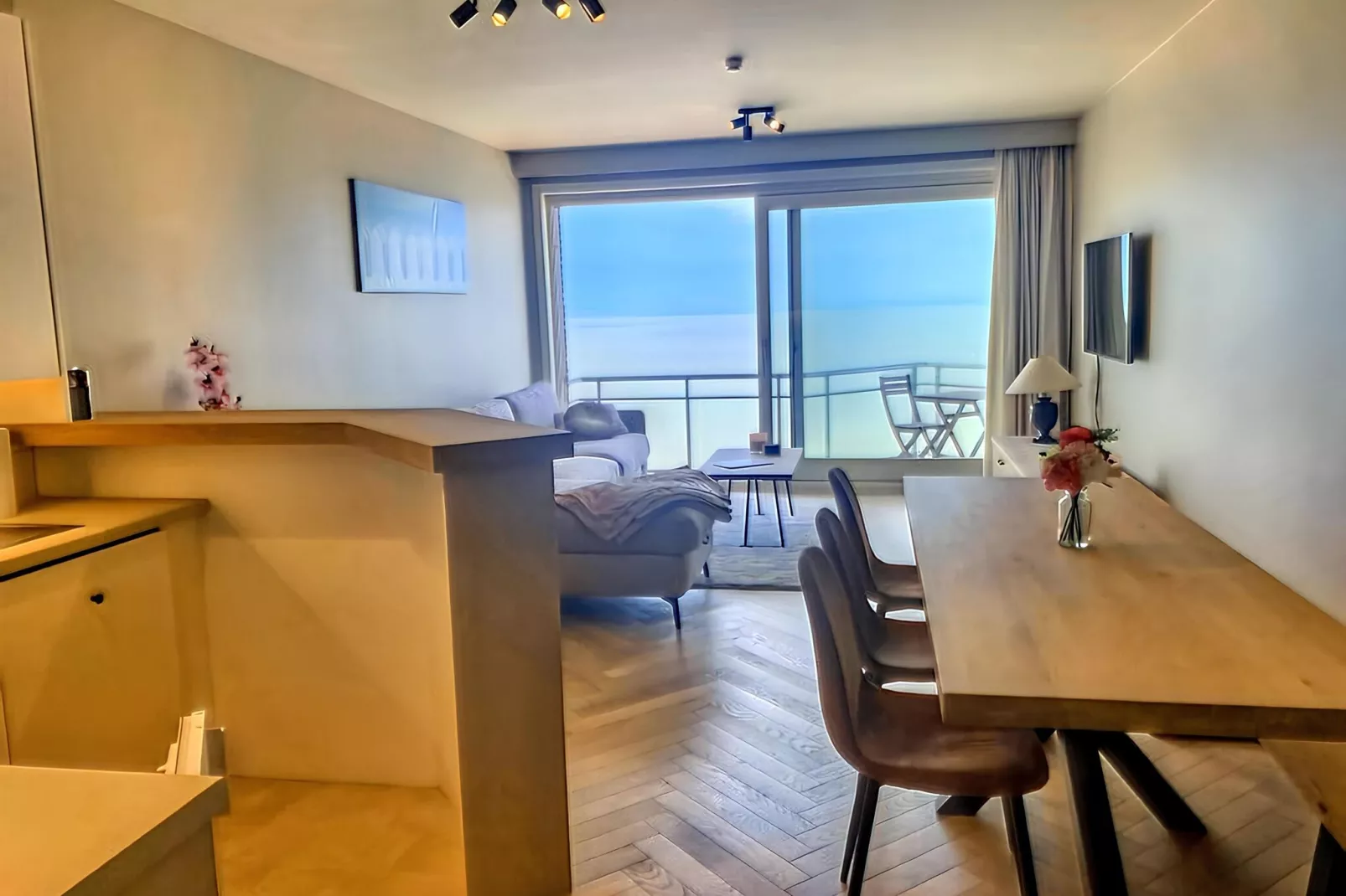 SCORPIO BI /1099-Dining room