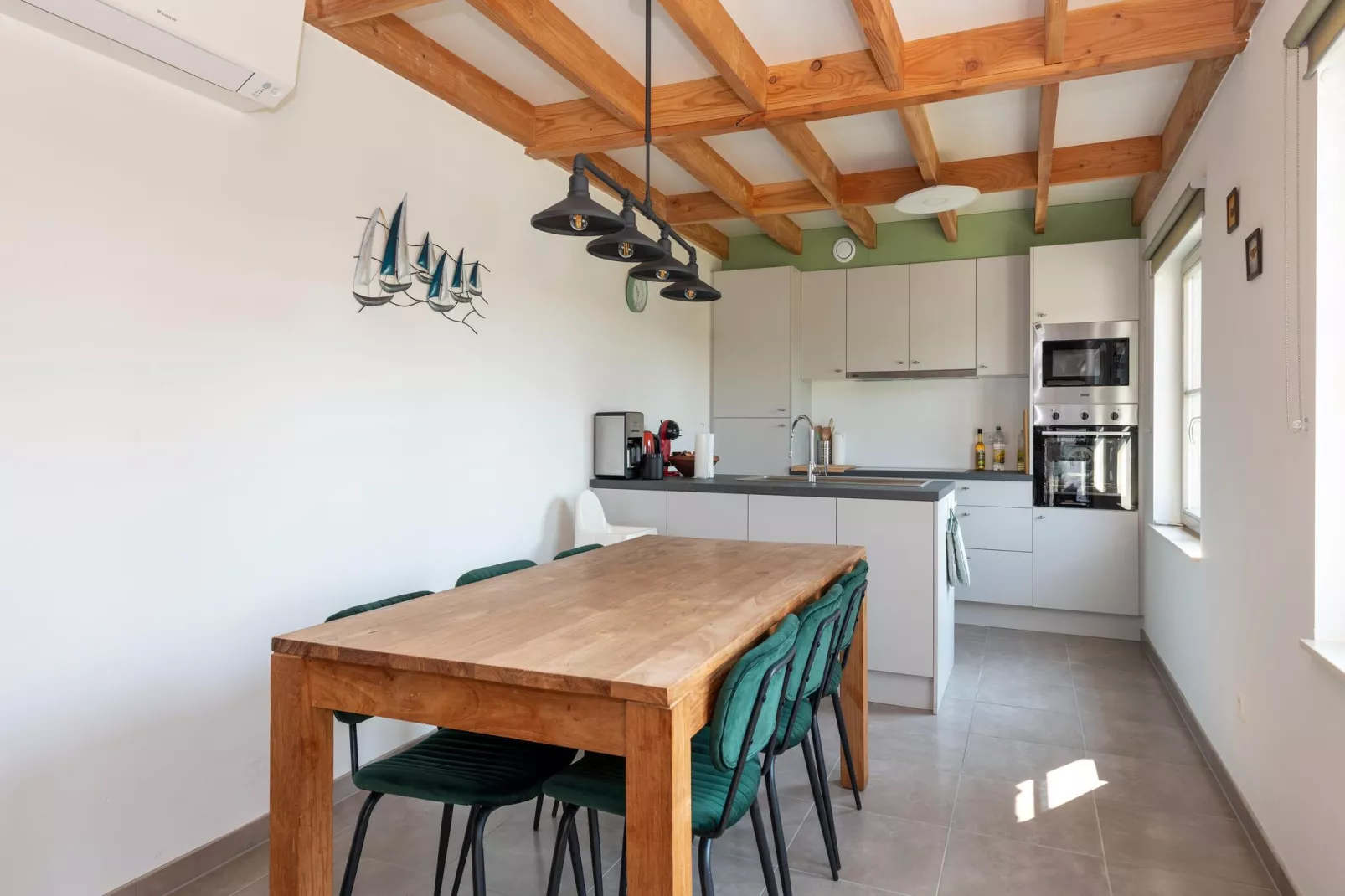 W4-Dining room