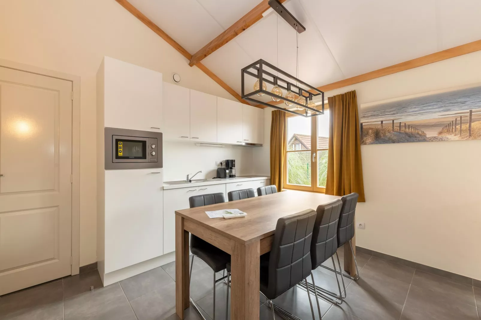 W19-Dining room