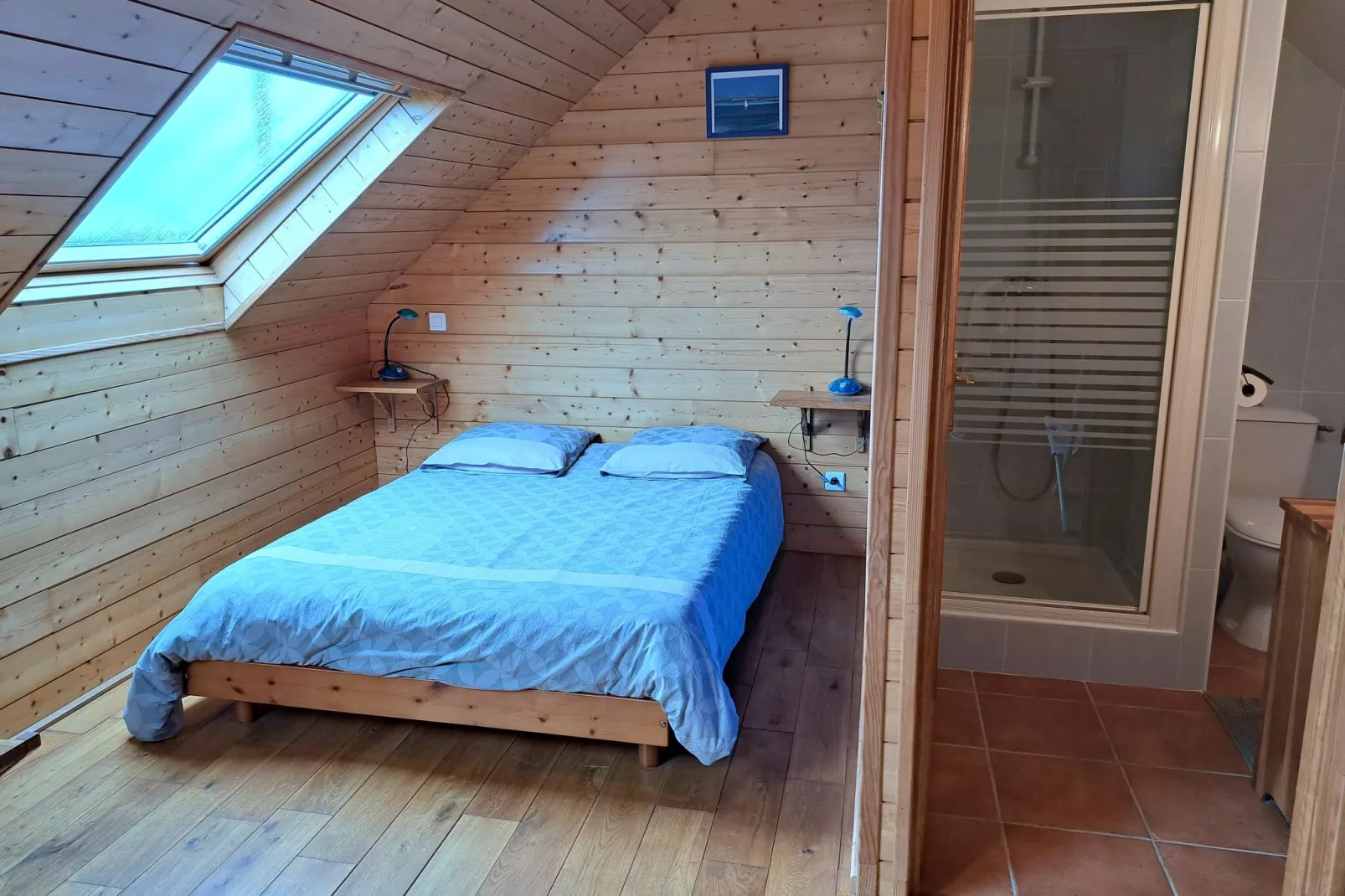 Steinhaus mit Meerblick Cléder-Bedroom