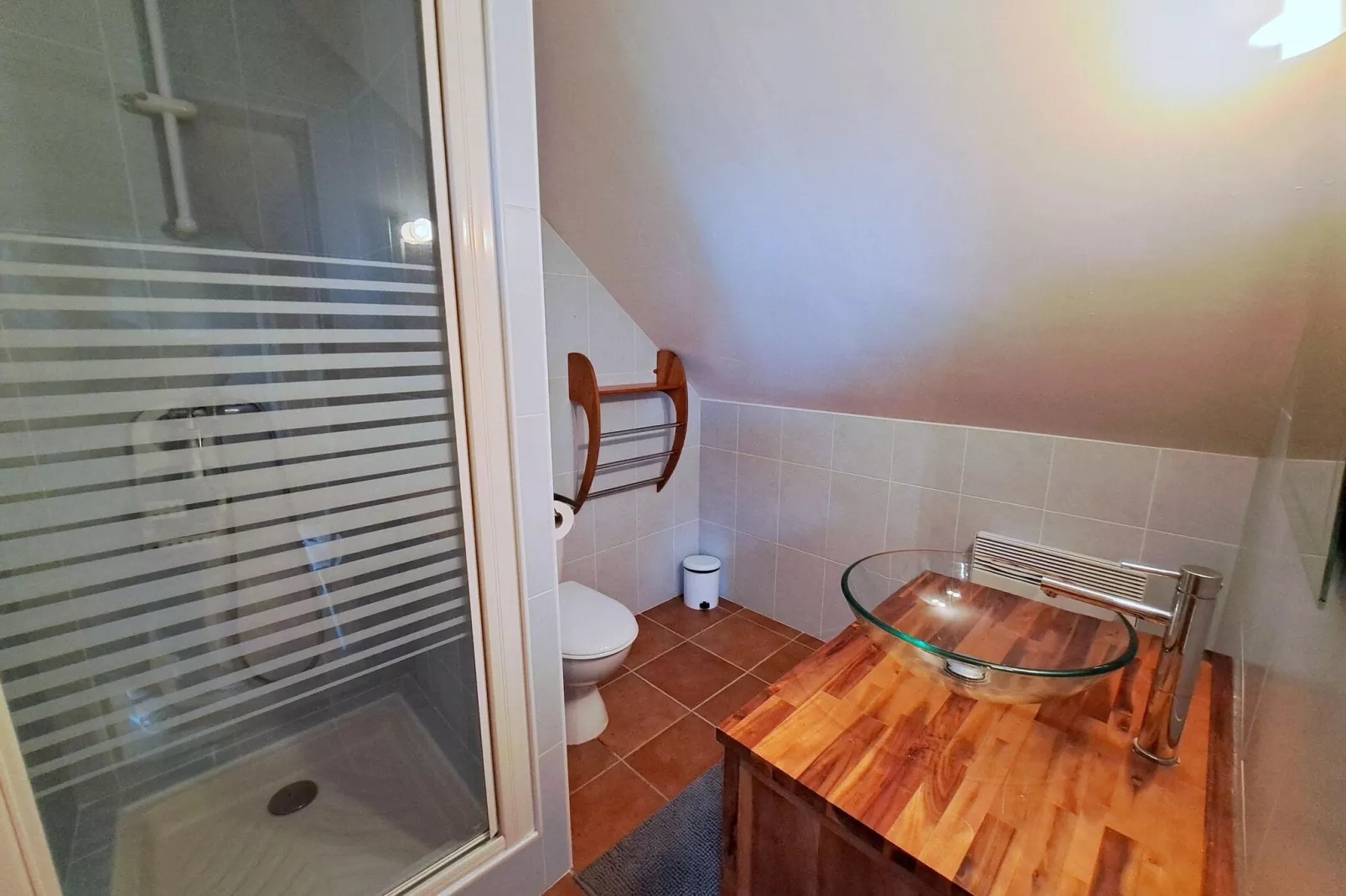 Steinhaus mit Meerblick Cléder-Bathroom