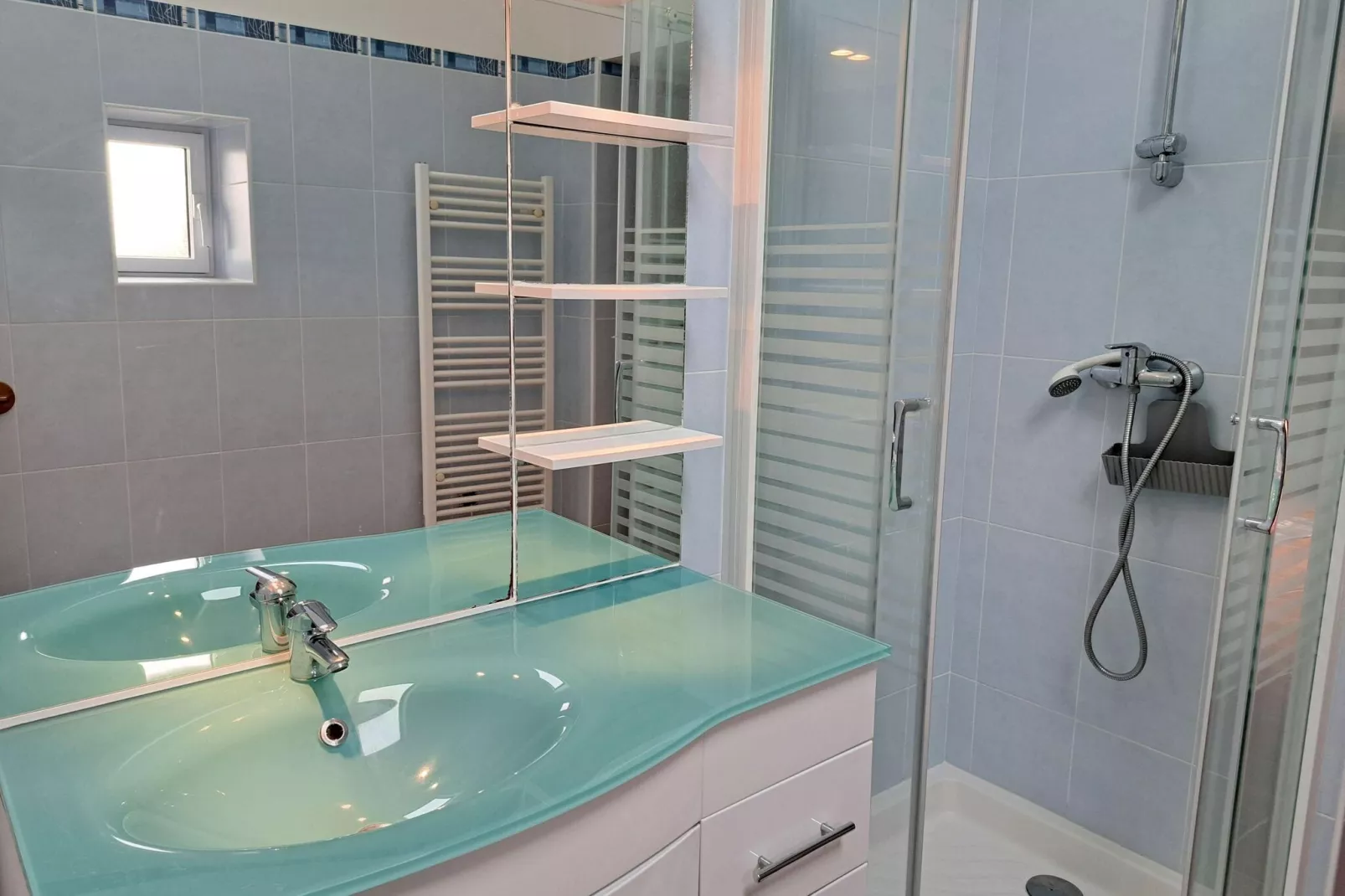 Steinhaus in Strandnähe Cléder-Bathroom