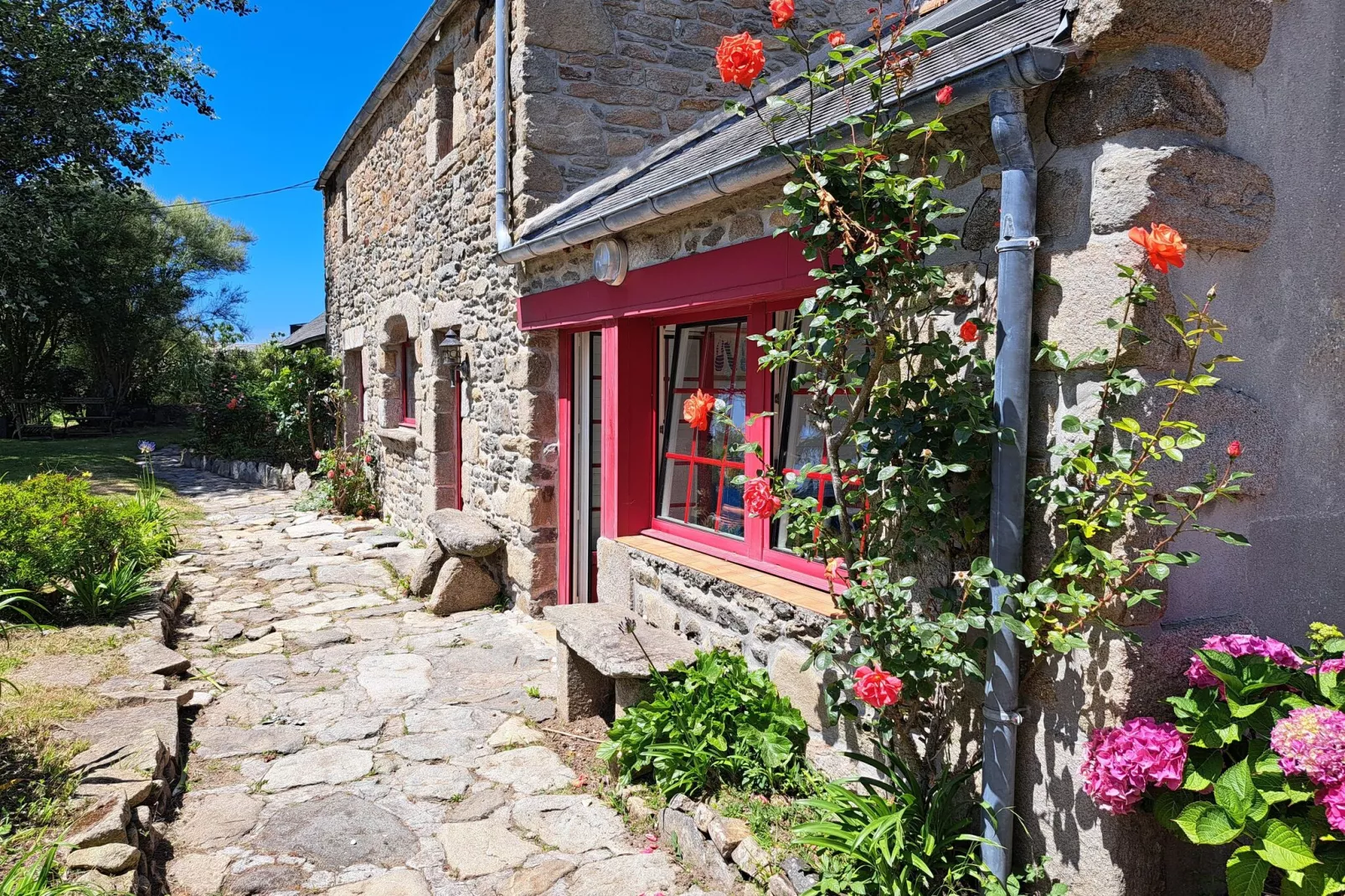 Natursteinhaus Ploudalmézeau-Portsall-Extérieur été