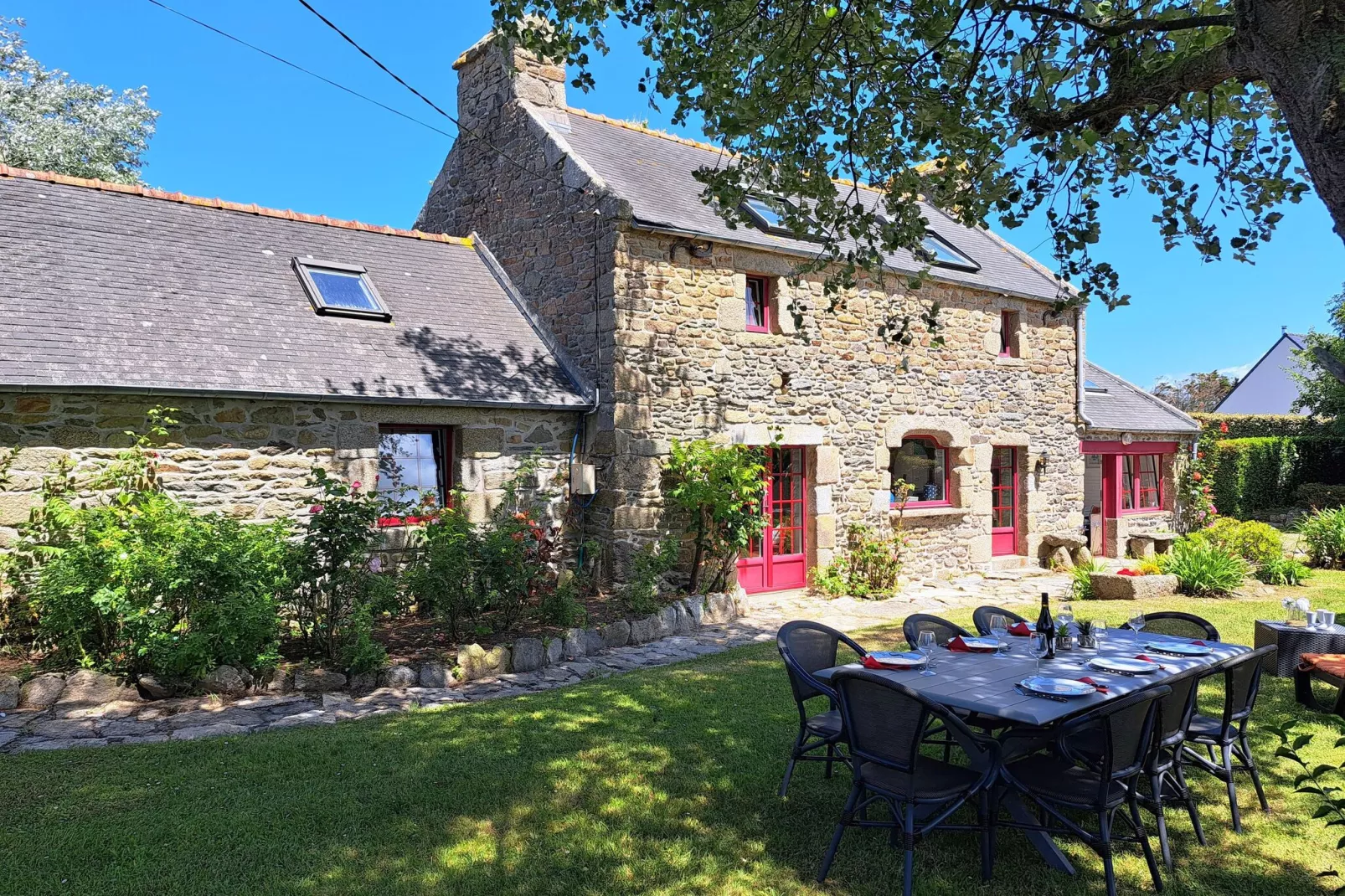 Natursteinhaus Ploudalmézeau-Portsall-Extérieur été