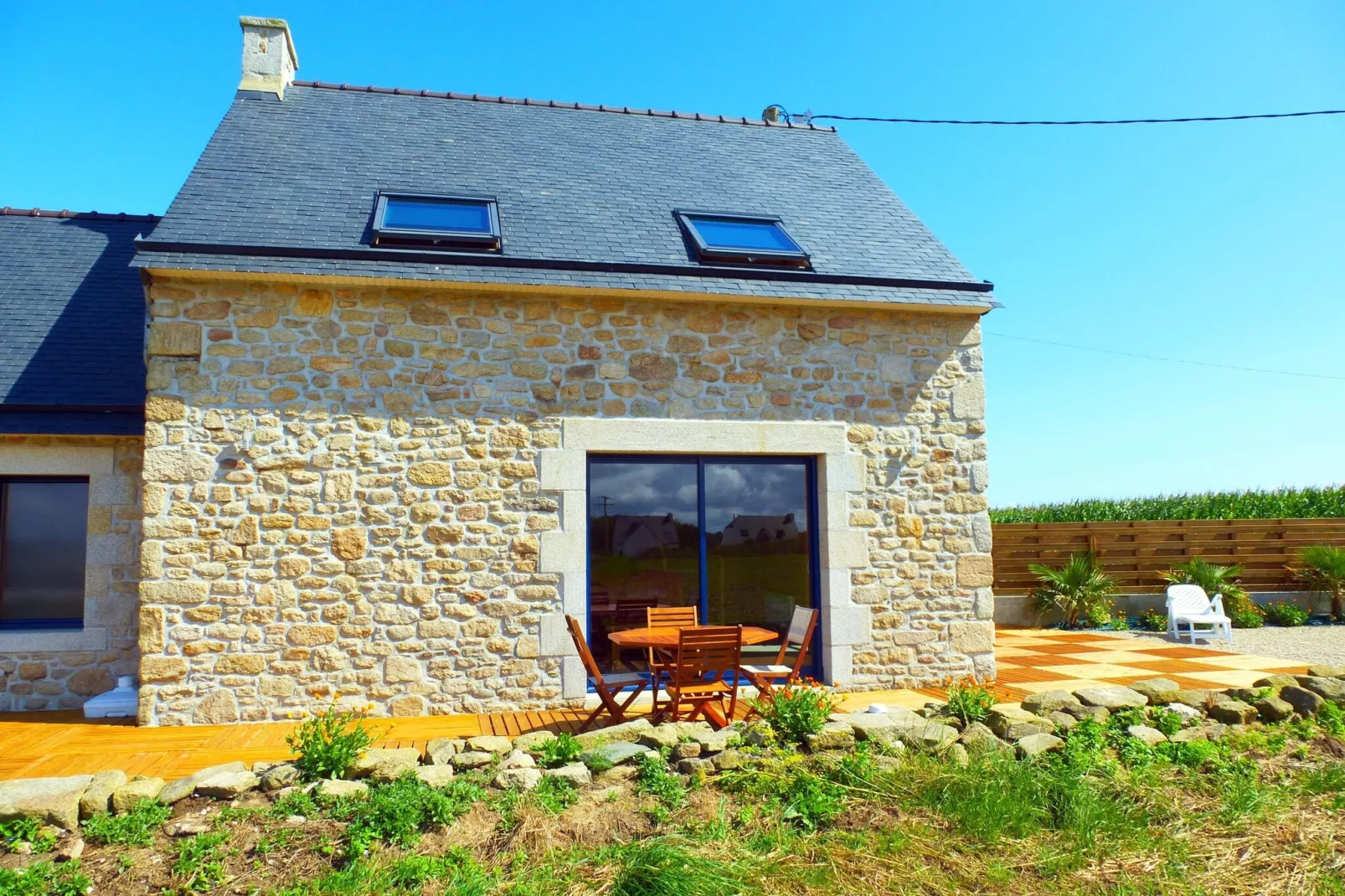 Ferienhaus mit teils Meerblick Cléder-Außenbereich Sommer