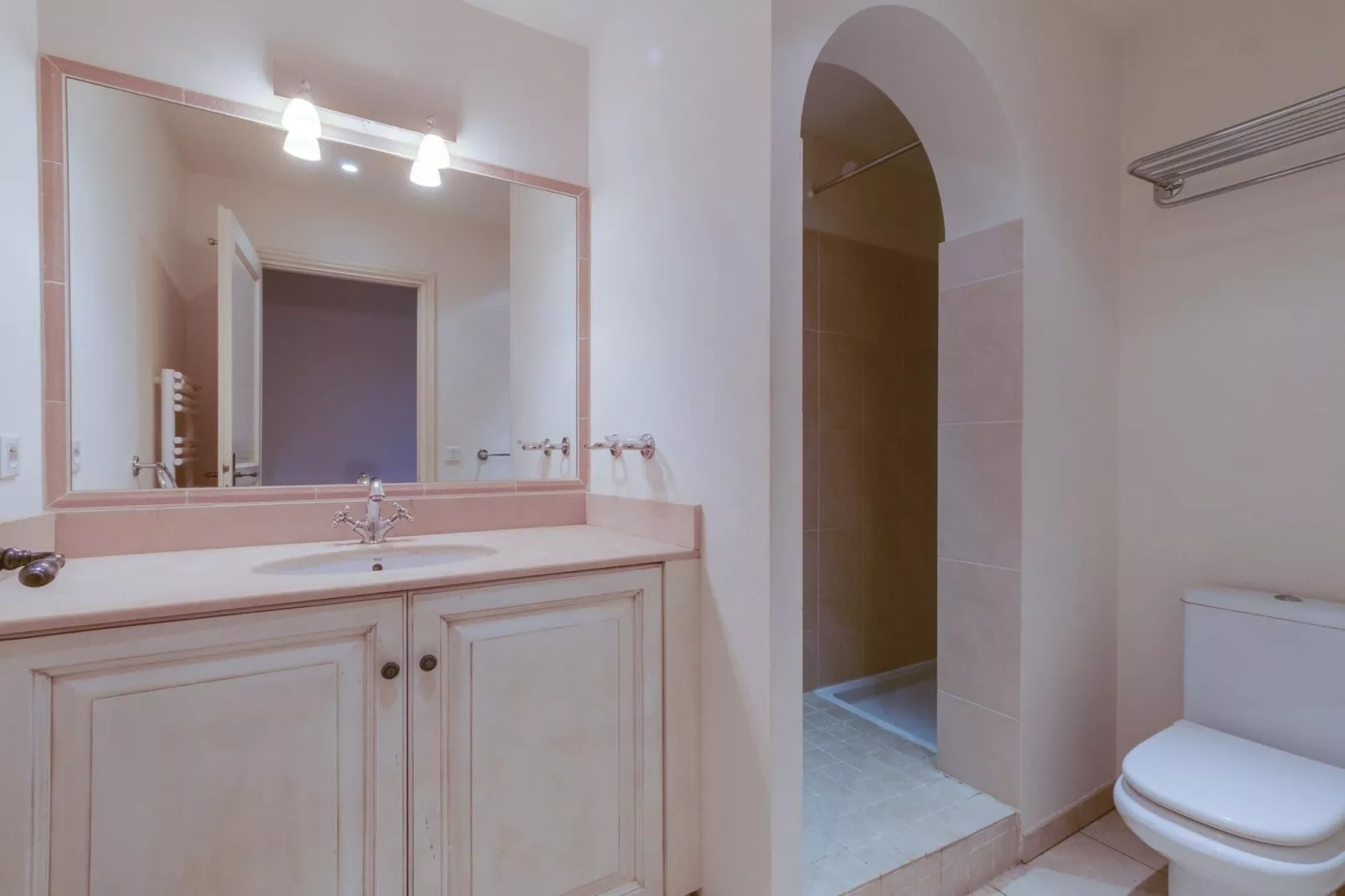 Apartments Les Domaines de Saint-Endréol / La Motte-en-Provence // Apt 3 chambres Type B-Bathroom