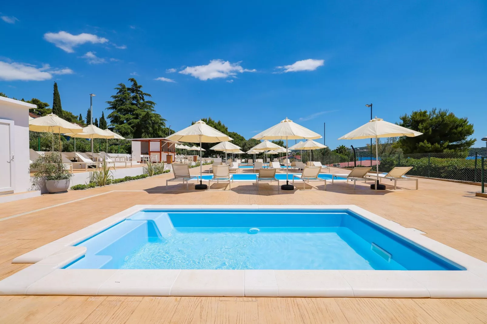 Apartments Medena Trogir - Seget Donji - A2plus2 Superior ca 42 qm für 4 Pers-Schwimmbad