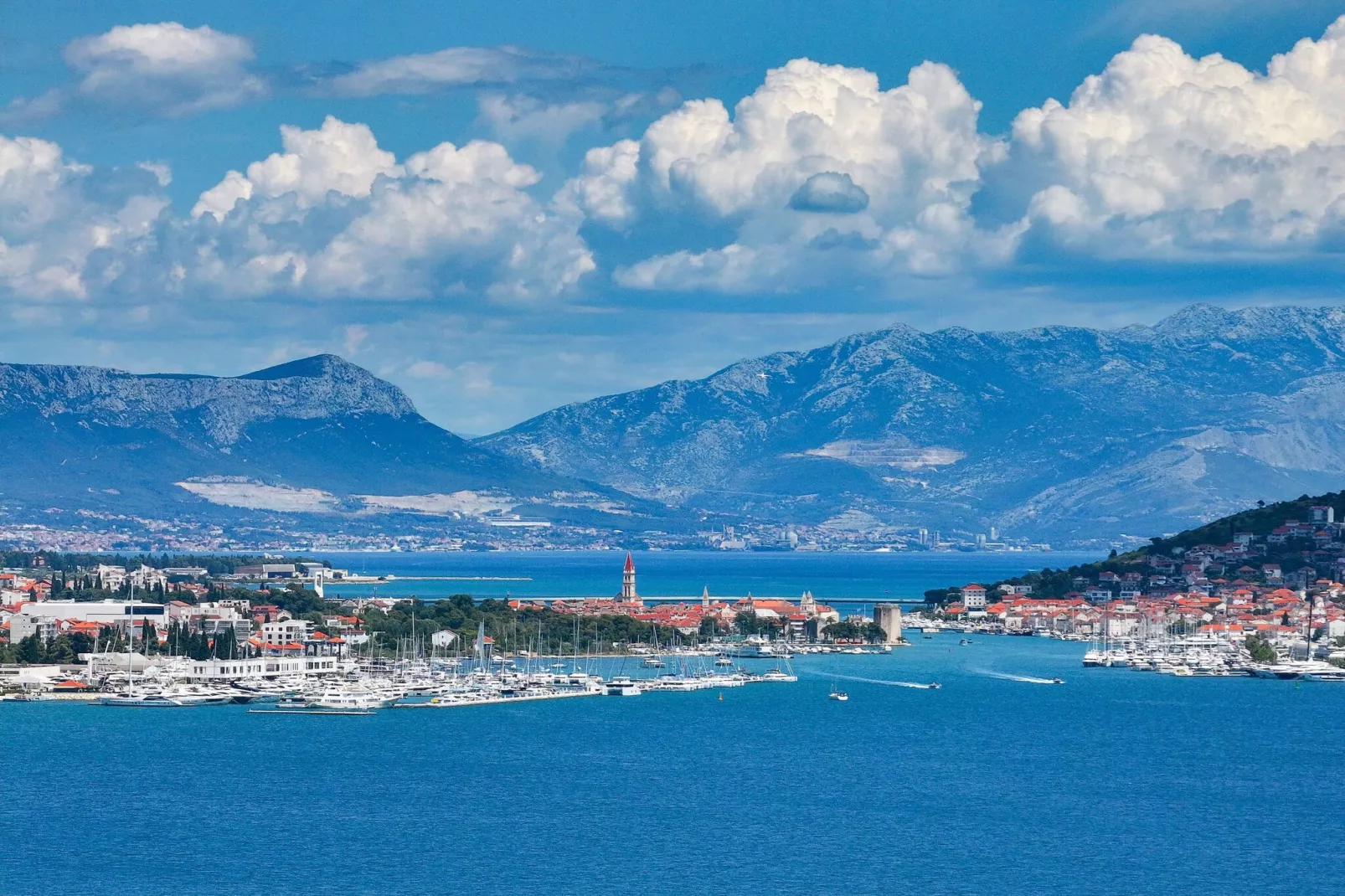 Apartments Medena Trogir - Seget Donji - A2plus2 Superior seaside-Areas summer 5km