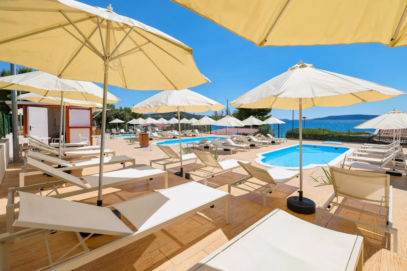 Apartments Medena Trogir - Seget Donji - A2plus2 Superior seaside-Pool