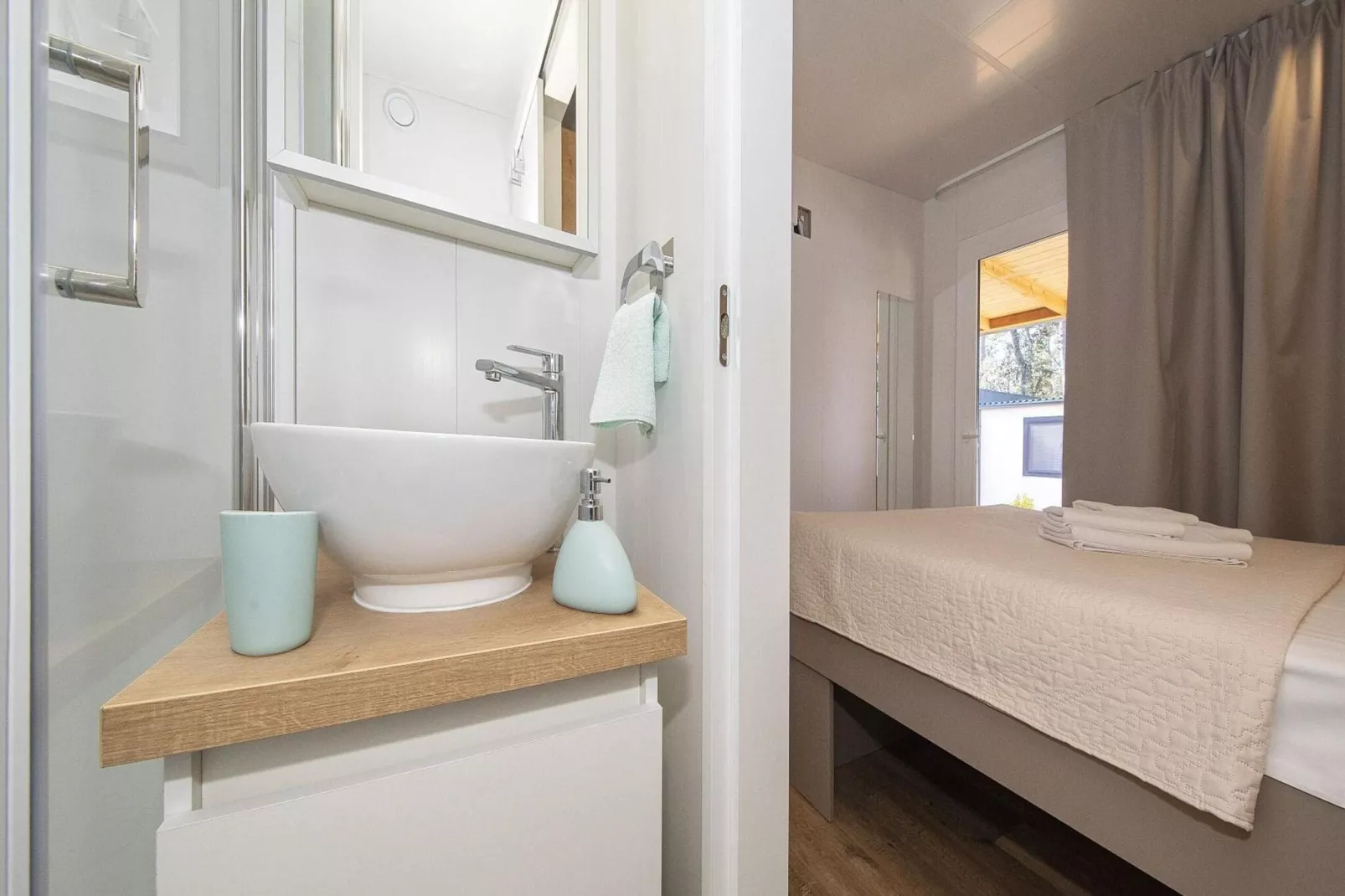 Mobile Homes in Camping Park Soline - Biograd - Type Glamping Deluxe 32 qm-Bathroom