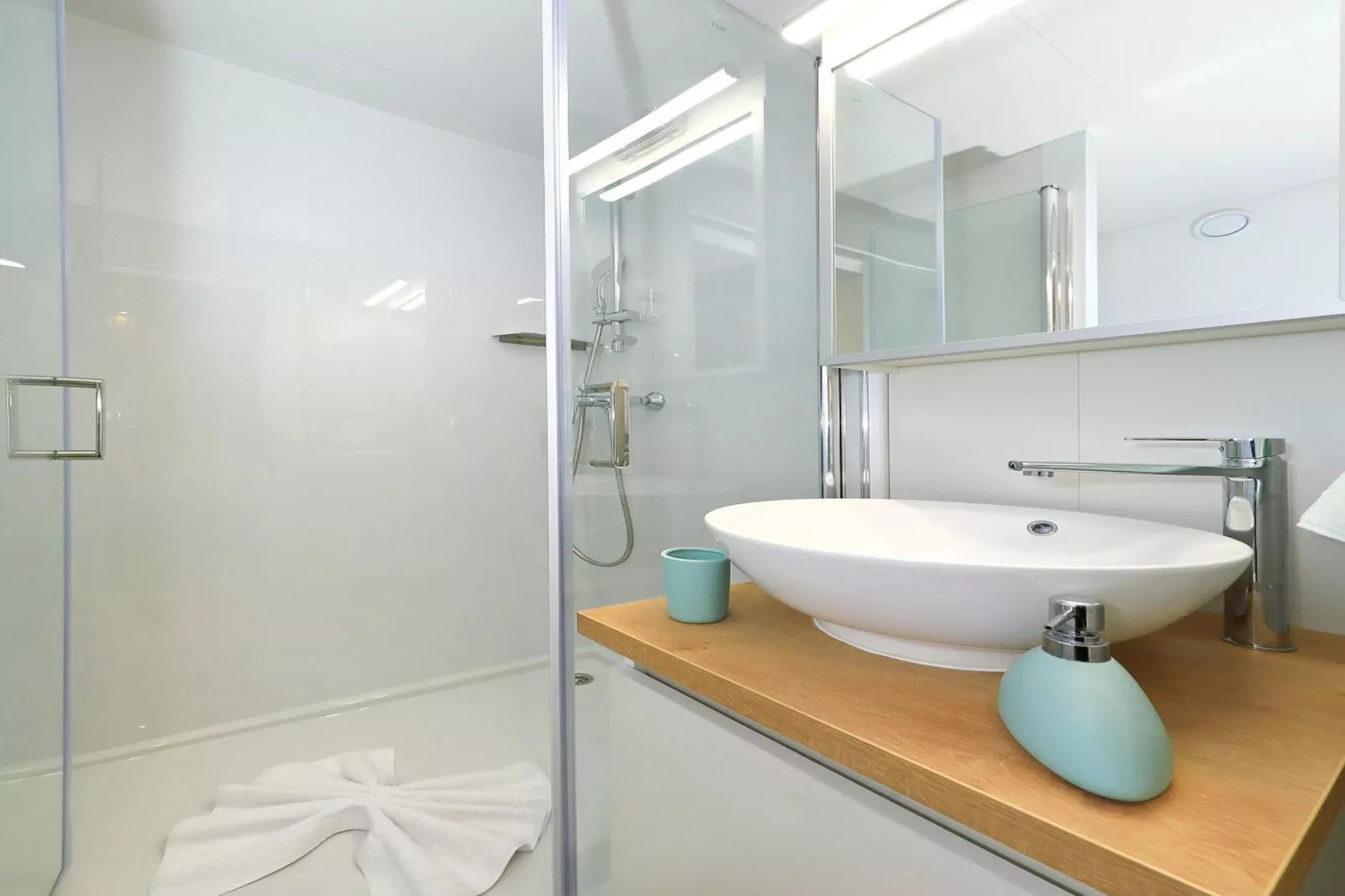 Mobile Homes in Camping Park Soline - Biograd - Type Glamping Deluxe 32 qm-Bathroom