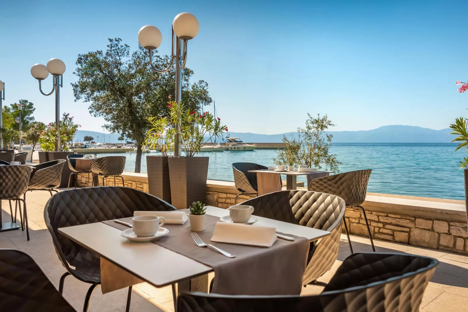Aminess Gaia Green Villas Njivice - Bungalow Pinus 4 plus 2 ca 50 qm-Terrace balcony
