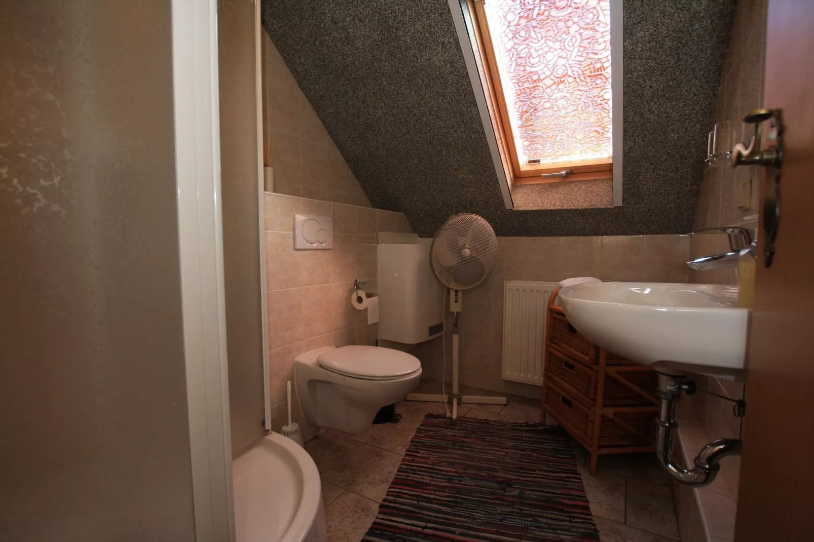 Studio im DG 23 qm-Bathroom