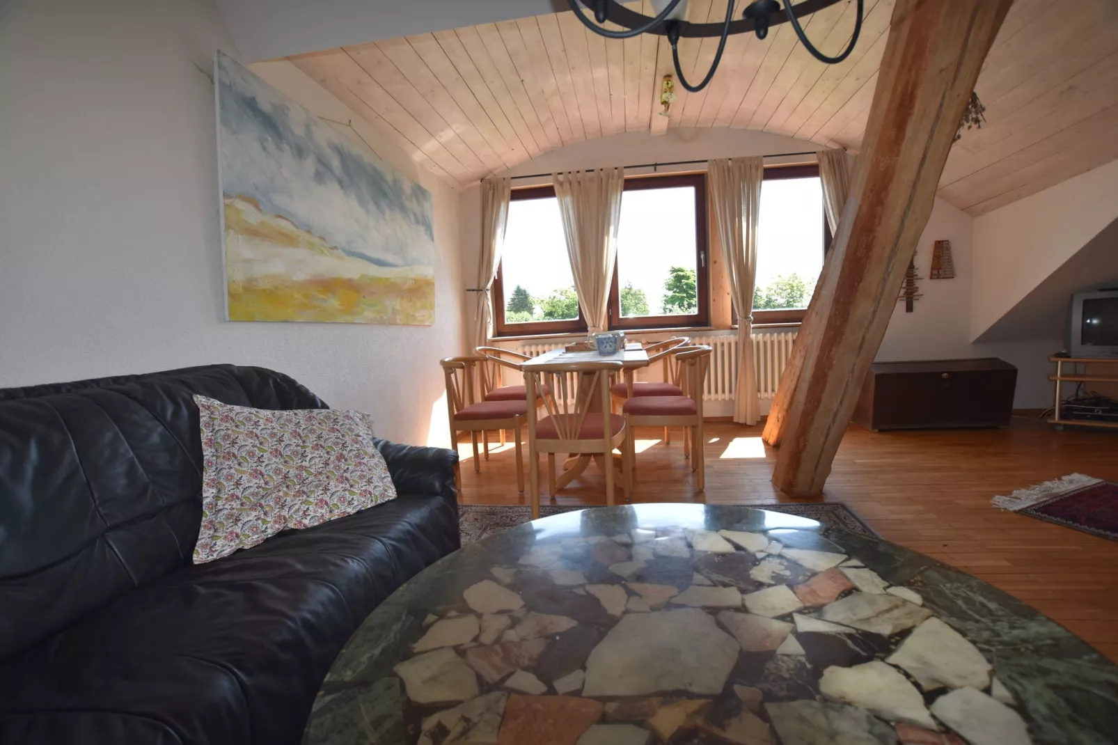 Ferienwohnung Parkblick mit 3 Schlafzimmern-Dining room