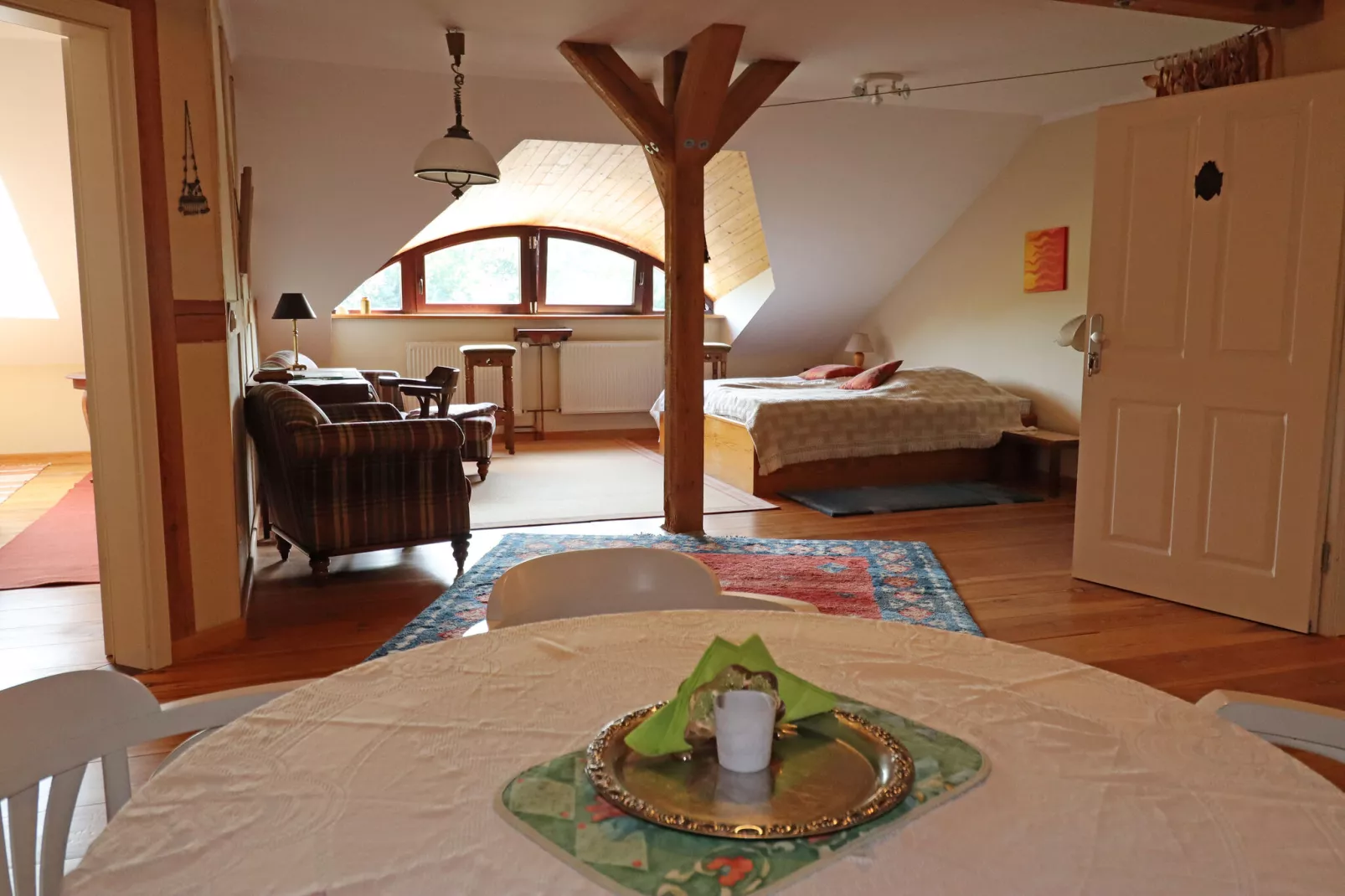 Die Besondere Ferienwohnung Bibliothek-Esszimmer
