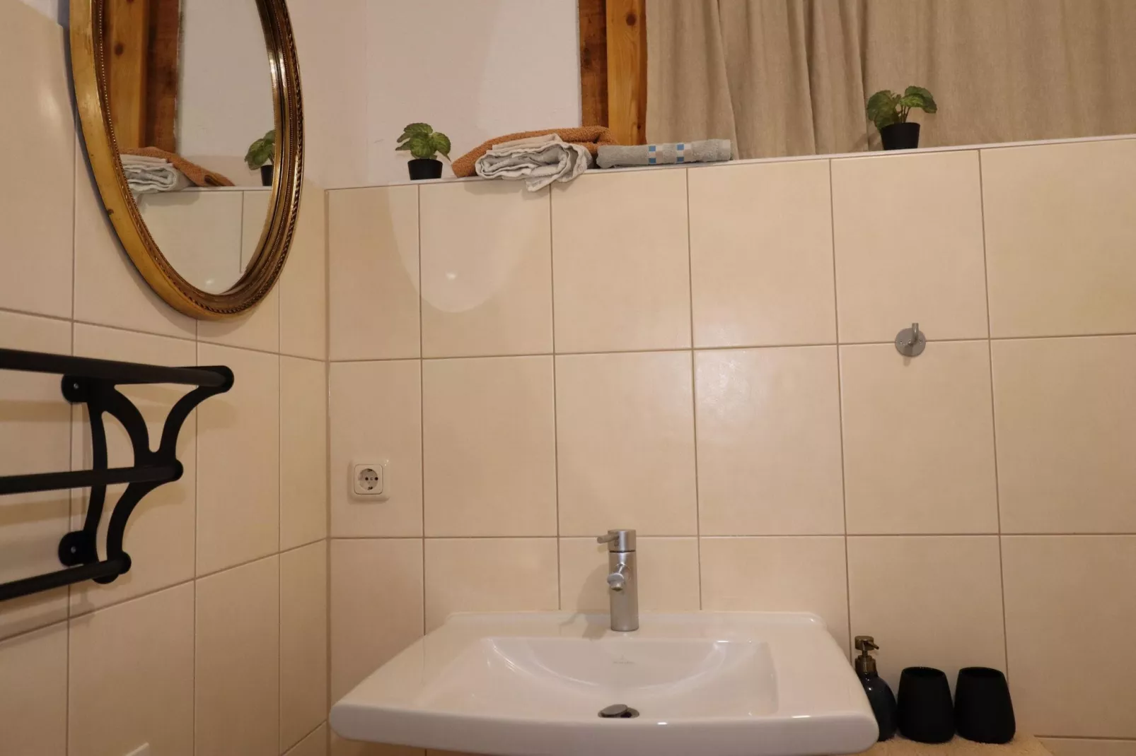 Die Besondere Ferienwohnung Bibliothek-Badezimmer