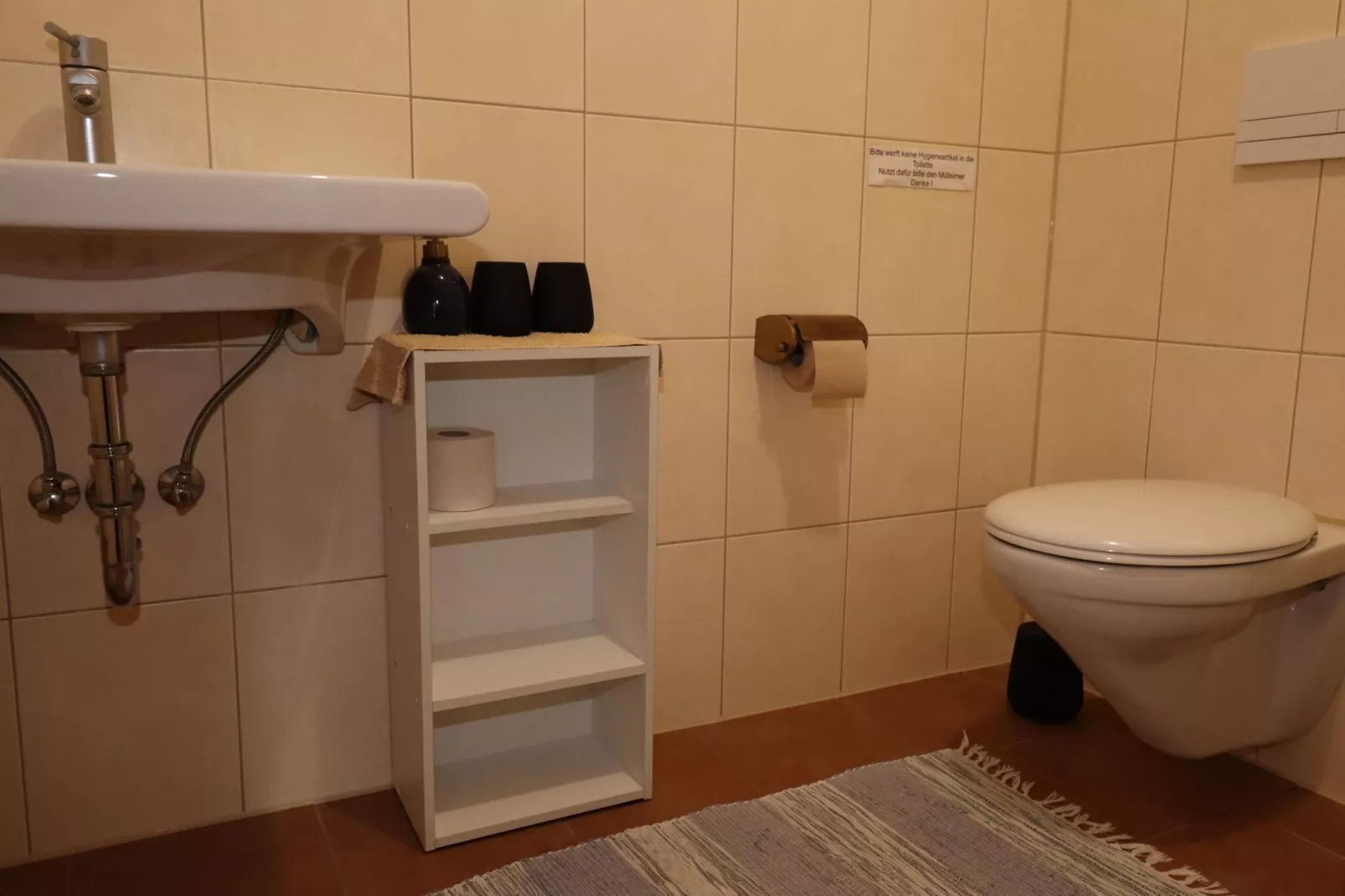 Die Besondere Ferienwohnung Bibliothek-Badezimmer