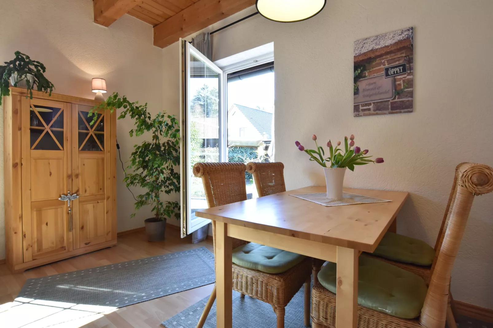 Ferienhaus mit Garten und Terrasse vor Rostock/Warnemünde-Dining room