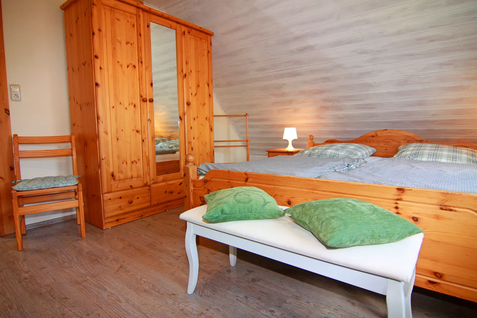 Ferienhaus mit Garten und Terrasse vor Rostock/Warnemünde-Bedroom