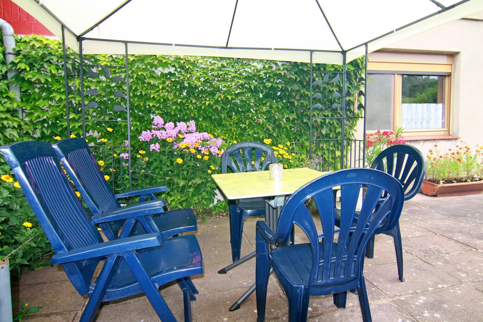 Hübsche Ferienwohnung am See nur 500m-Terrassenbalkon