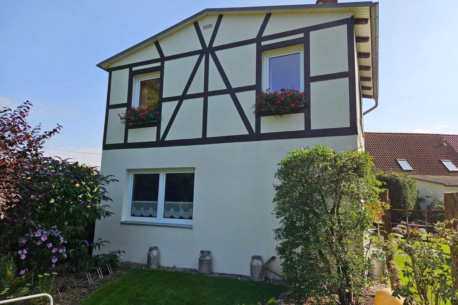 Seeblick-Exterior in summer