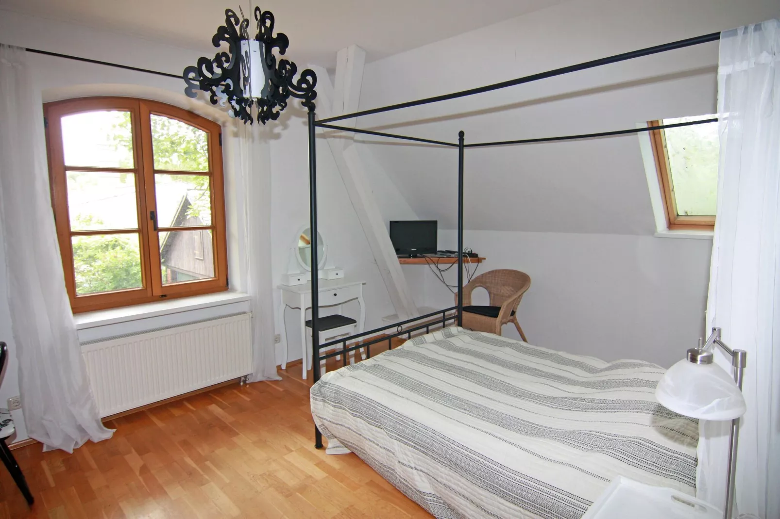Landhausetage mit Garten-Bedroom