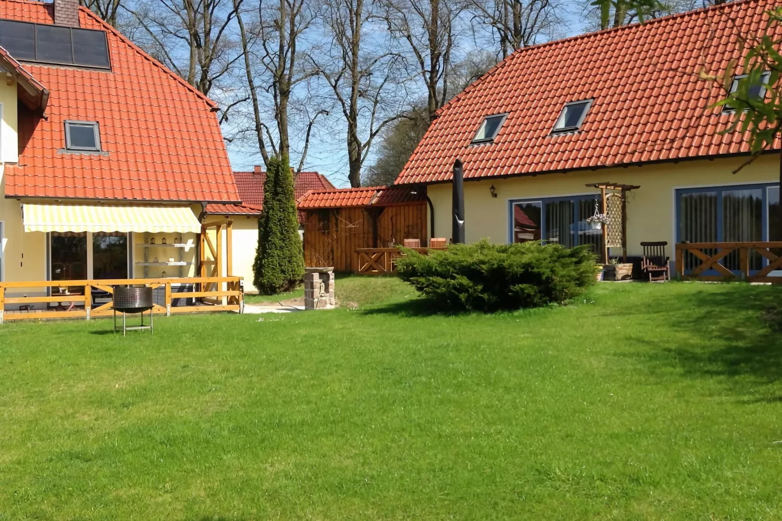 61290-Exterior summer