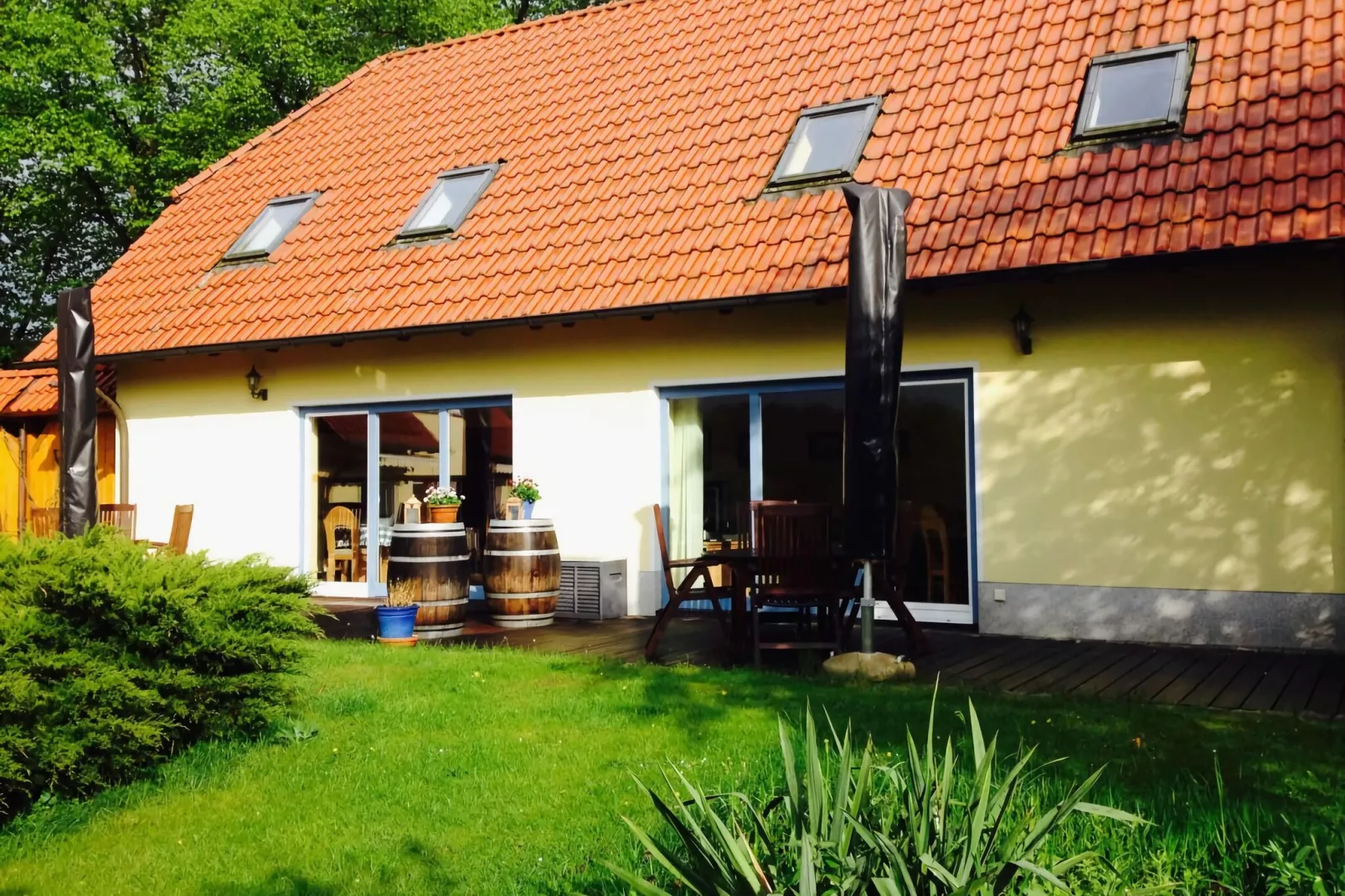 61290-Exterior summer